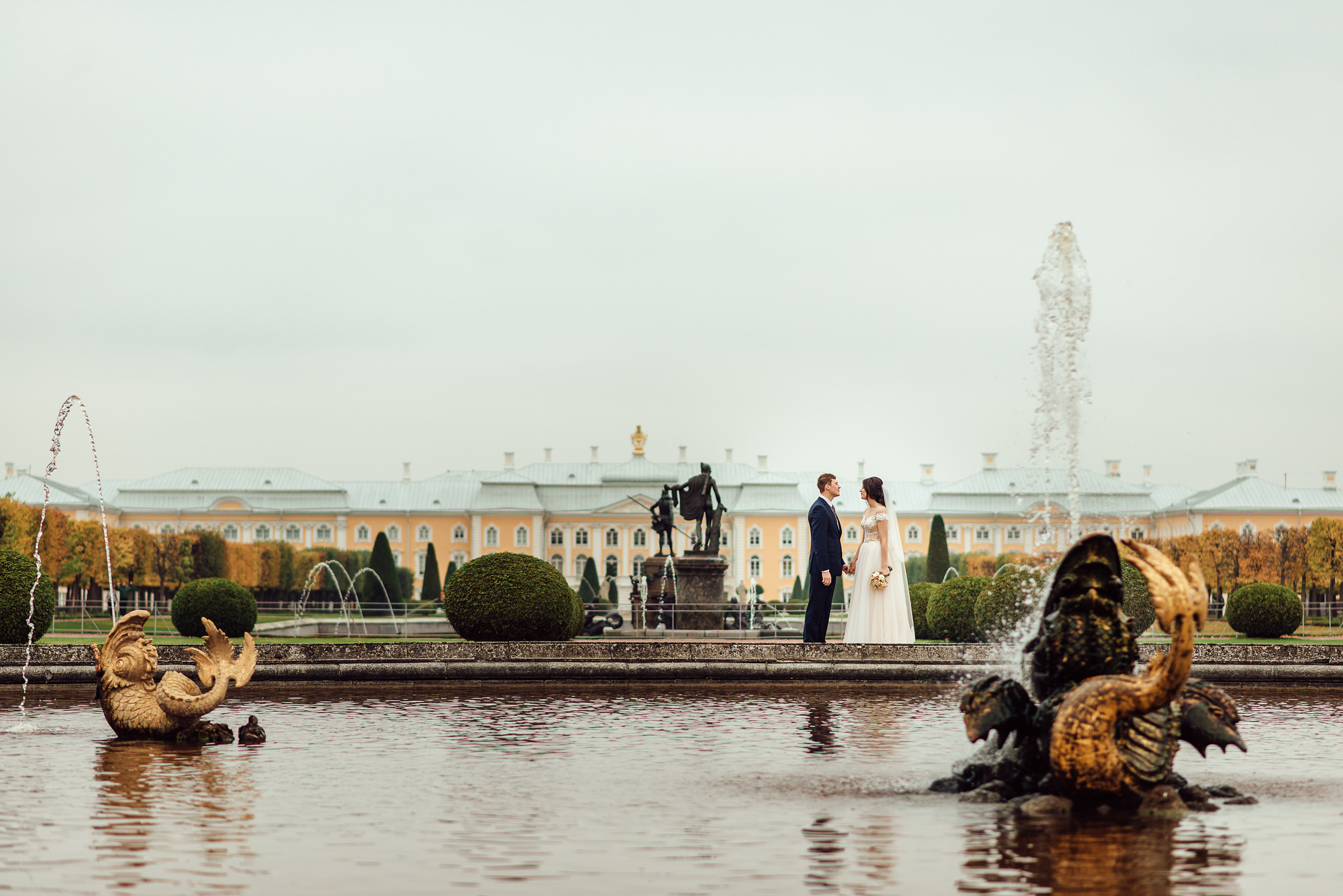 Свадебная фотосессия Ольги и Павла в Петергофе. Свадебный фотограф в Санкт-Петербурге Венера Ахметова