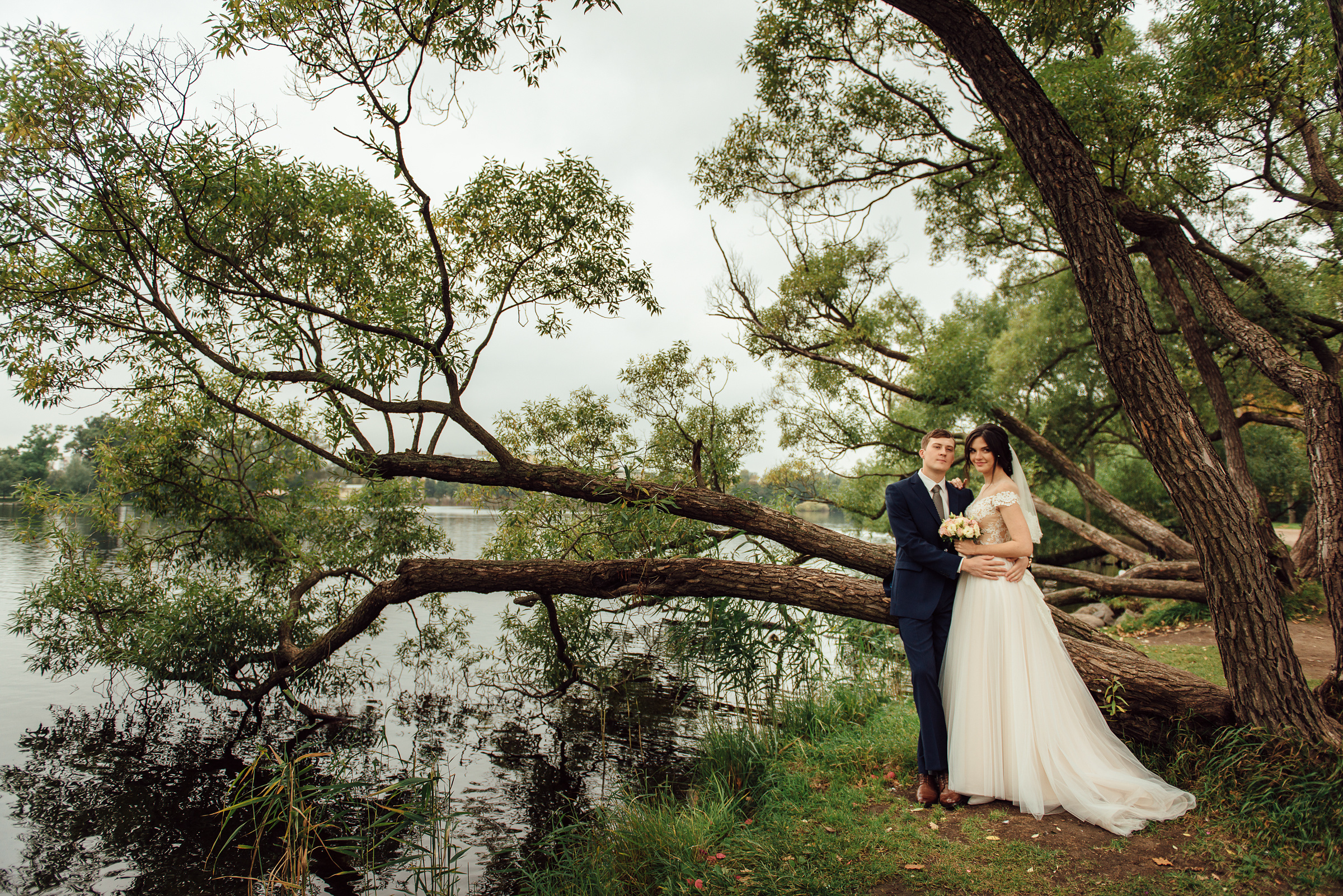 Свадебная фотосессия Ольги и Павла в Петергофе. Свадебный фотограф в Санкт-Петербурге Венера Ахметова