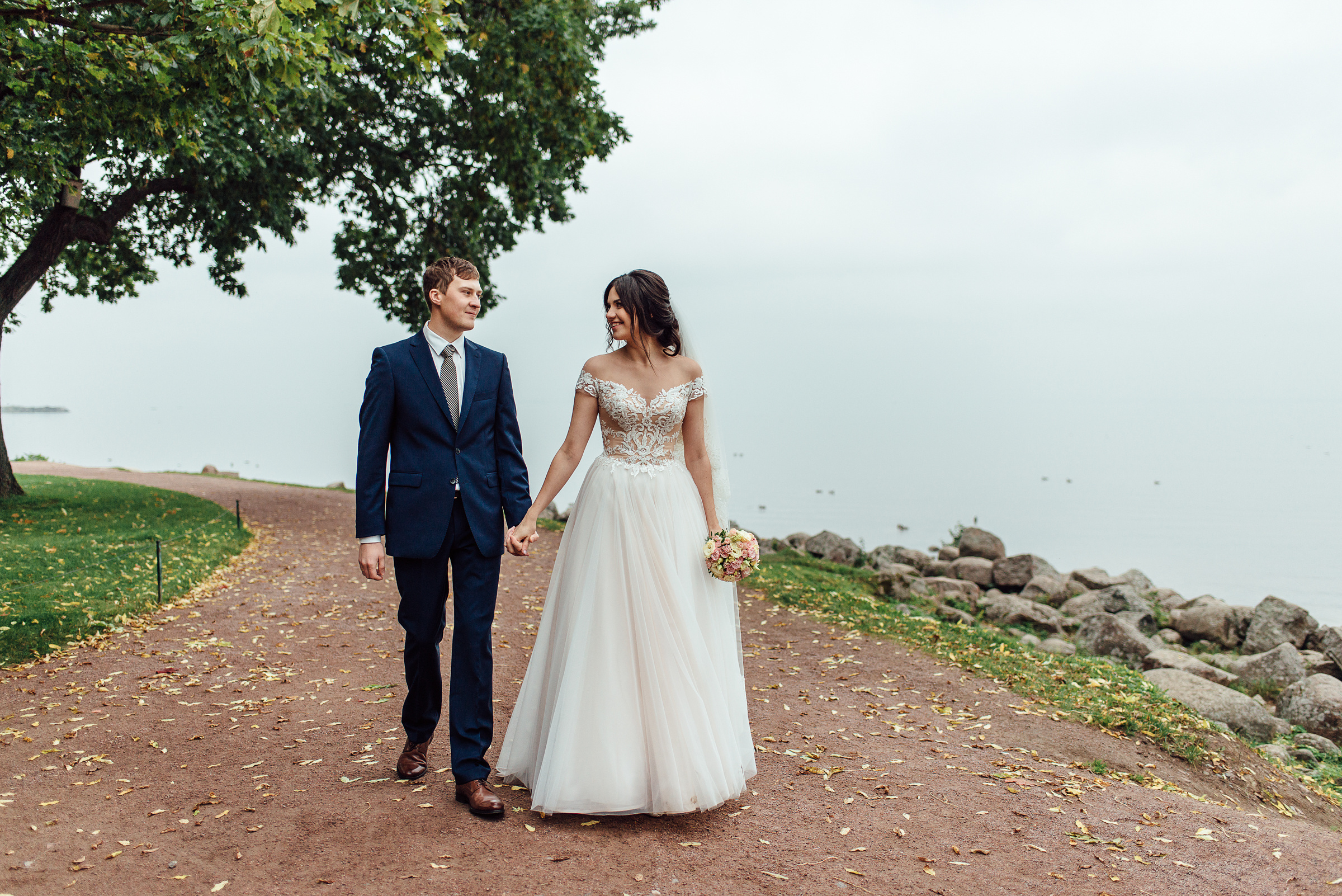 Свадебная фотосессия Ольги и Павла в Петергофе. Свадебный фотограф в Санкт-Петербурге Венера Ахметова