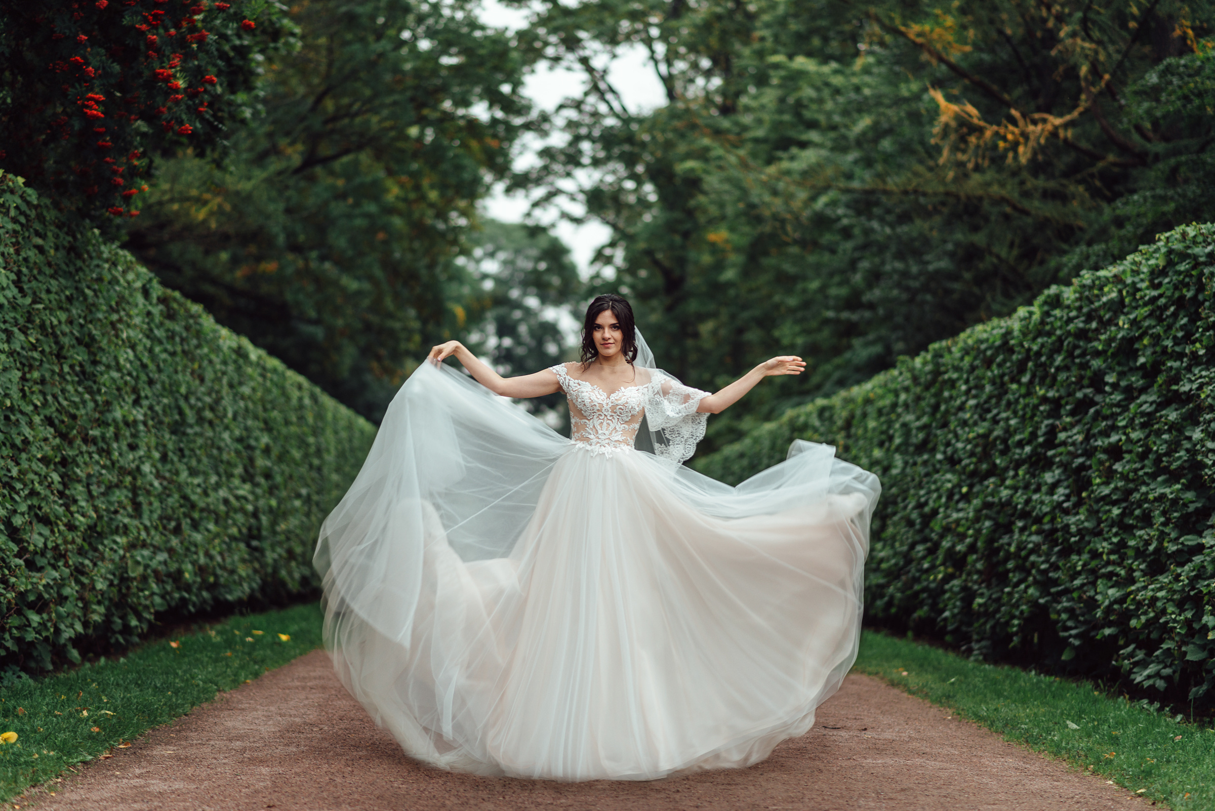 Свадебная фотосессия Ольги и Павла в Петергофе. Свадебный фотограф в Санкт-Петербурге Венера Ахметова