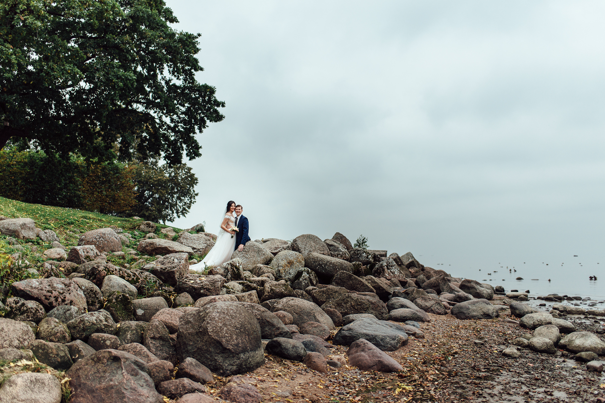 Свадебная фотосессия Ольги и Павла в Петергофе. Свадебный фотограф в Санкт-Петербурге Венера Ахметова