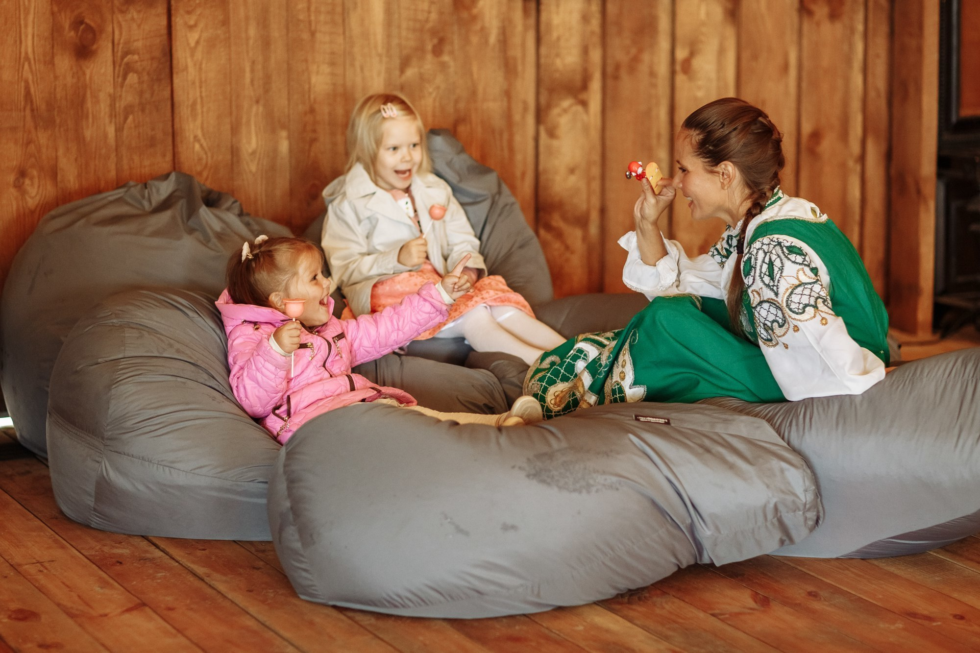 Выездная регистрация в Амбар № 1 в Петергофе. Свадебный фотограф в Санкт-Петербурге и Петергофе Андрей Заяц