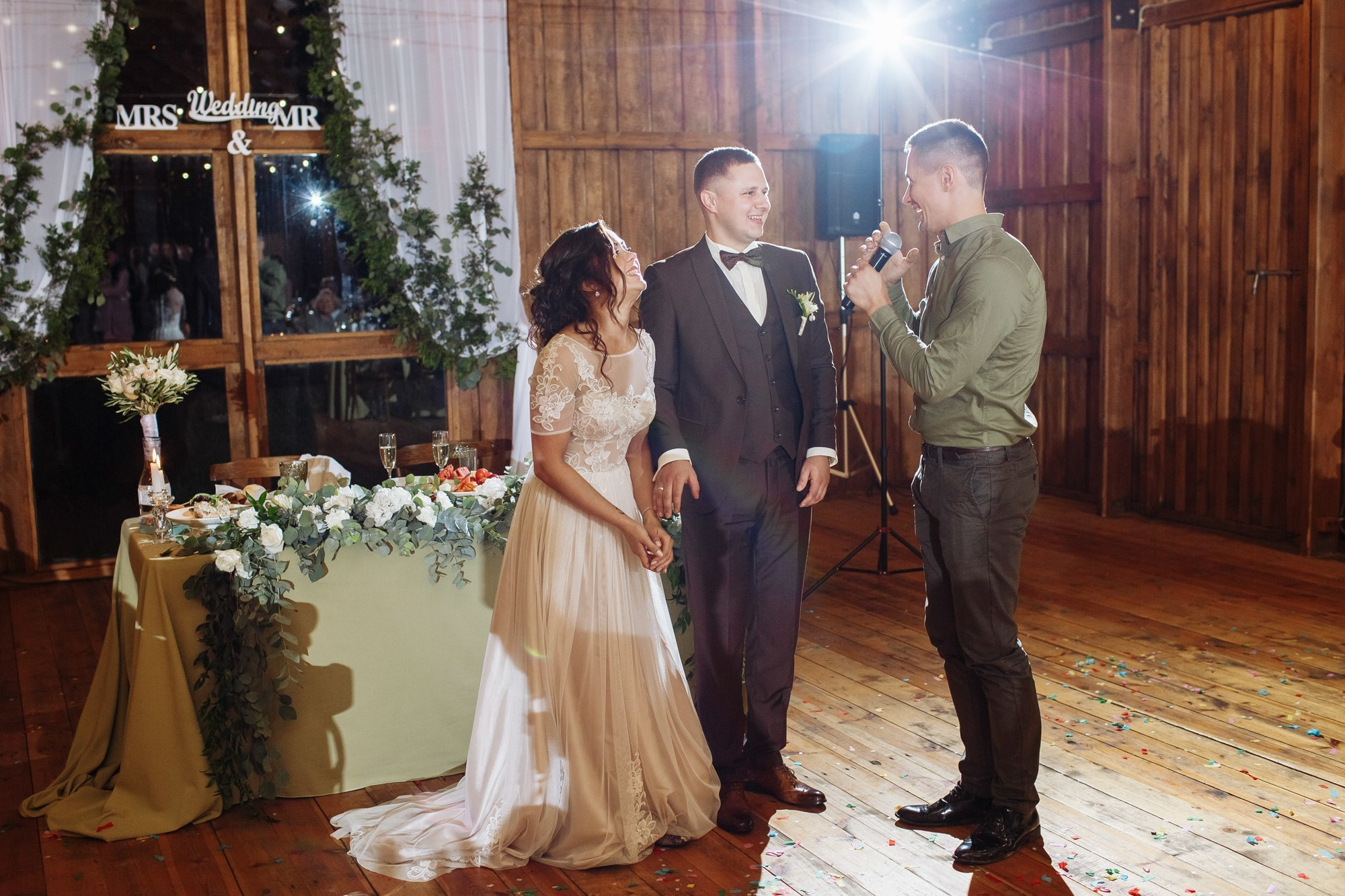 Выездная регистрация в Амбар № 1 в Петергофе. Свадебный фотограф в Санкт-Петербурге и Петергофе Андрей Заяц