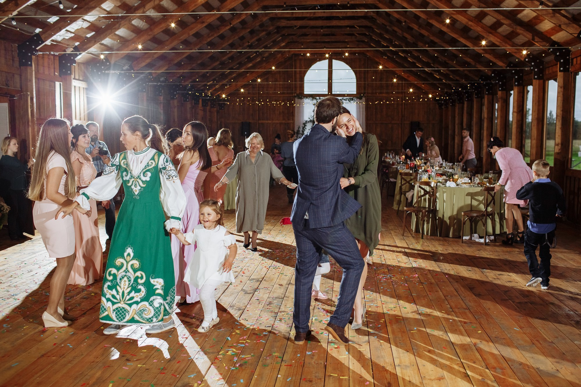 Выездная регистрация в Амбар № 1 в Петергофе. Свадебный фотограф в Санкт-Петербурге и Петергофе Андрей Заяц