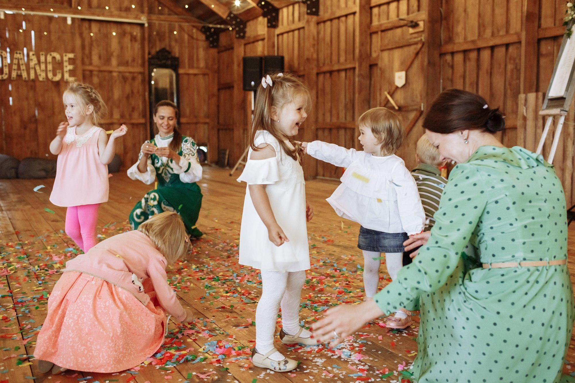 Выездная регистрация в Амбар № 1 в Петергофе. Свадебный фотограф в Санкт-Петербурге и Петергофе Андрей Заяц