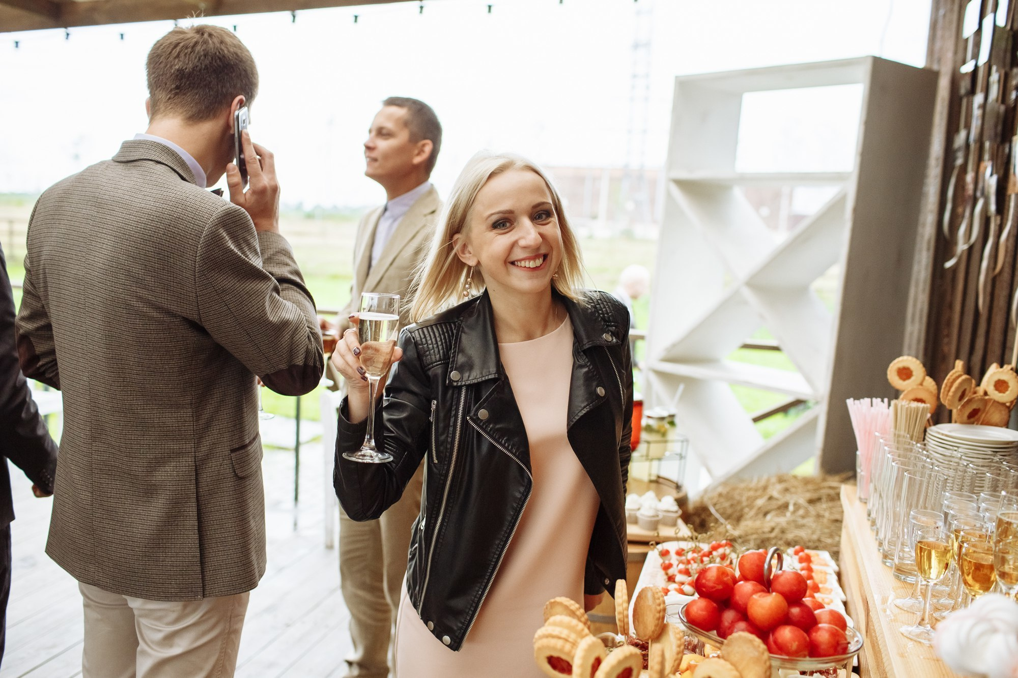 Выездная регистрация в Амбар № 1 в Петергофе. Свадебный фотограф в Санкт-Петербурге и Петергофе Андрей Заяц