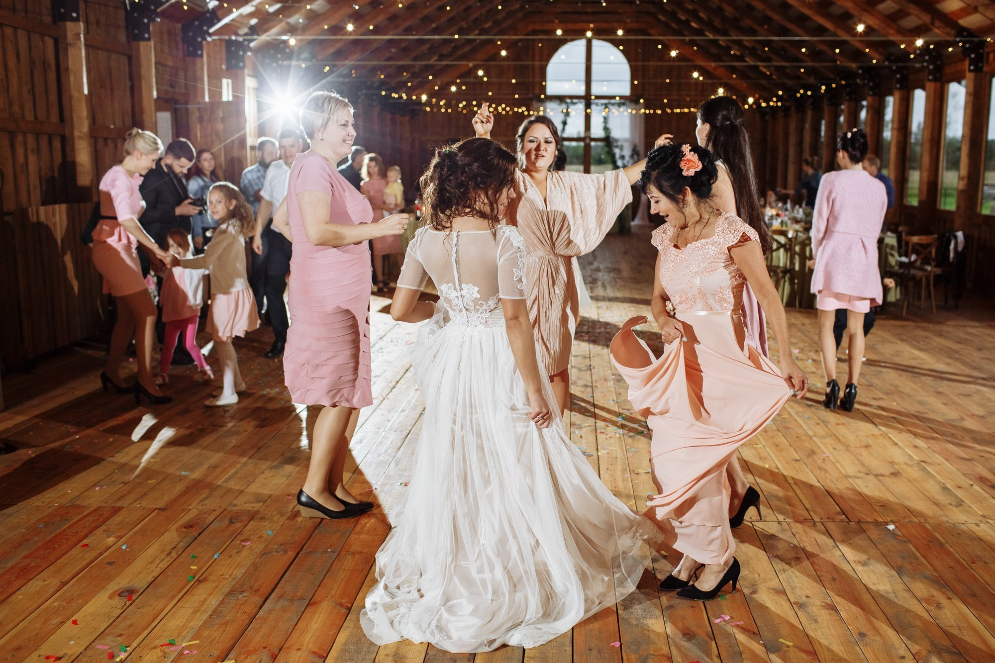 Выездная регистрация в Амбар № 1 в Петергофе. Свадебный фотограф в Санкт-Петербурге и Петергофе Андрей Заяц