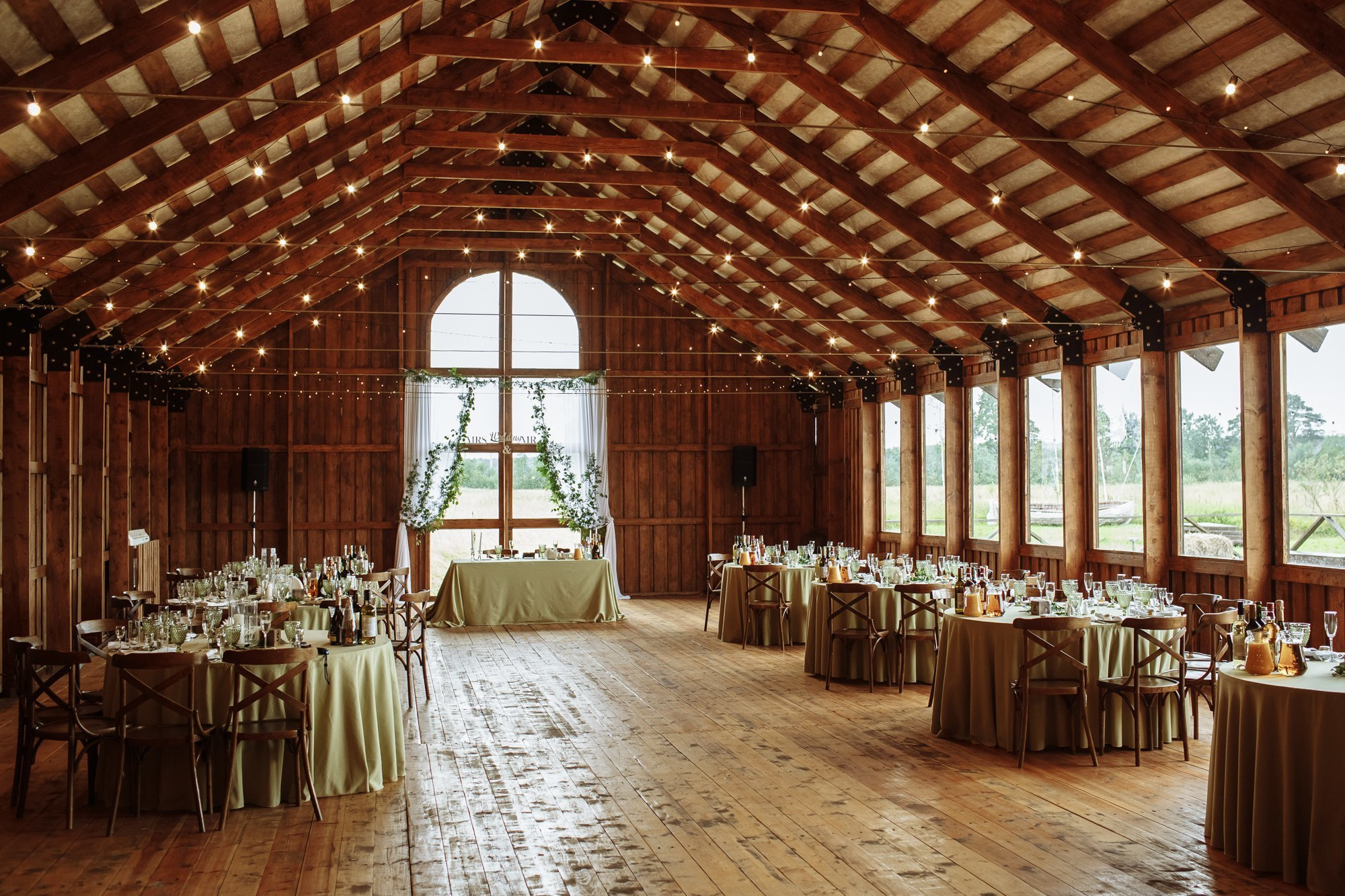 Выездная регистрация в Амбар № 1 в Петергофе. Свадебный фотограф в Санкт-Петербурге и Петергофе Андрей Заяц