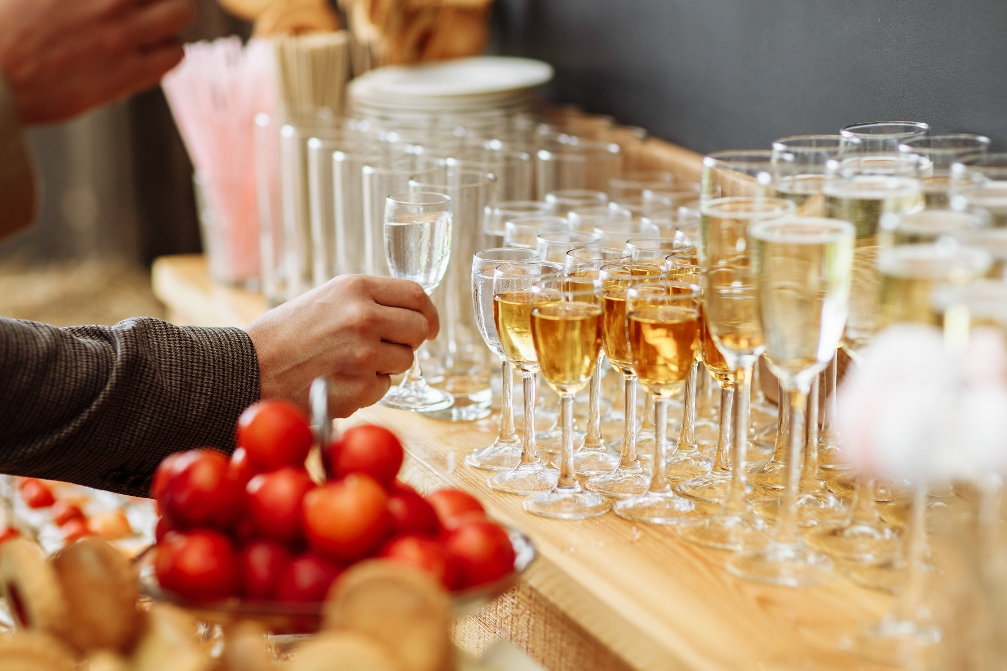 Выездная регистрация в Амбар № 1 в Петергофе. Свадебный фотограф в Санкт-Петербурге и Петергофе Андрей Заяц