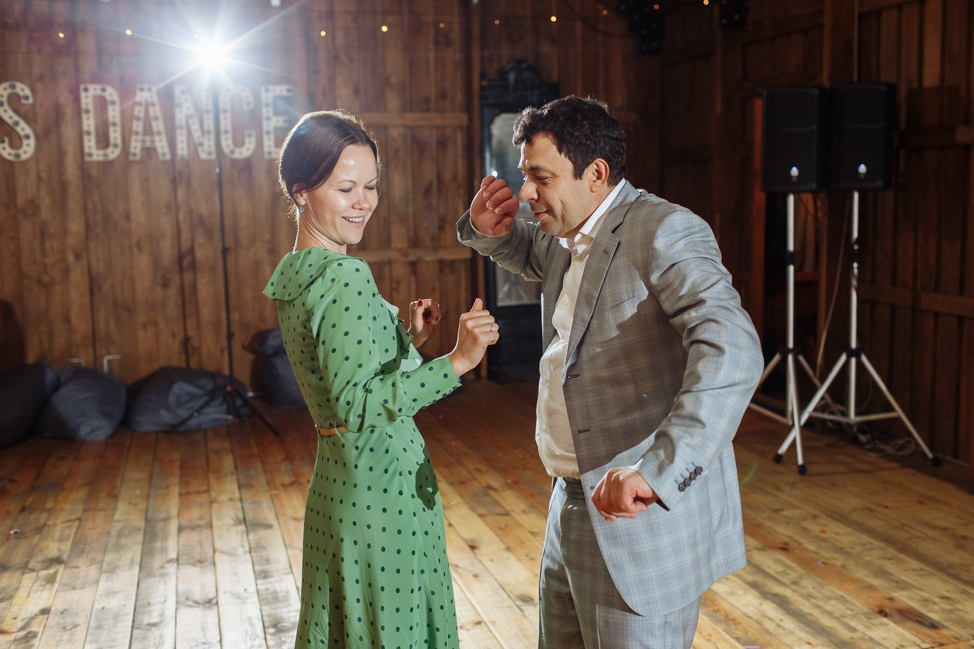 Выездная регистрация в Амбар № 1 в Петергофе. Свадебный фотограф в Санкт-Петербурге и Петергофе Андрей Заяц