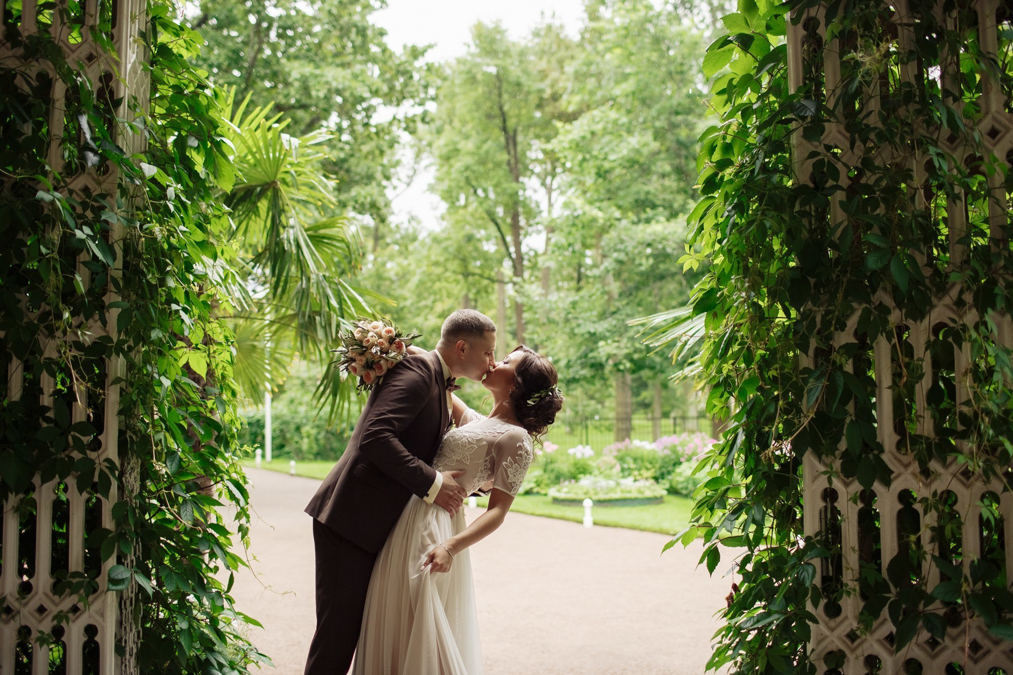 Выездная регистрация в Амбар № 1 в Петергофе. Свадебный фотограф в Санкт-Петербурге и Петергофе Андрей Заяц