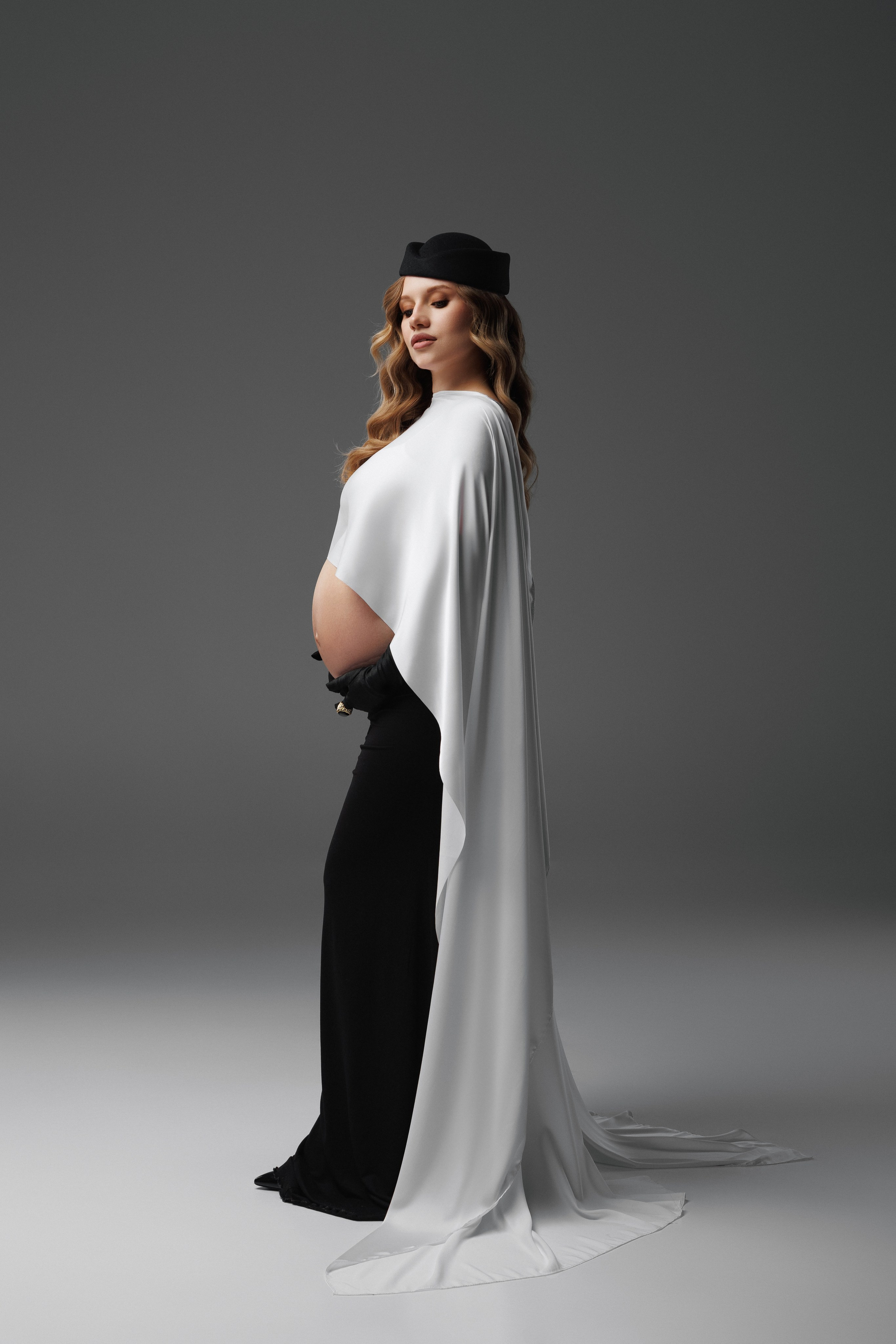 Необычная студийная съемка беременной в Оренбурге