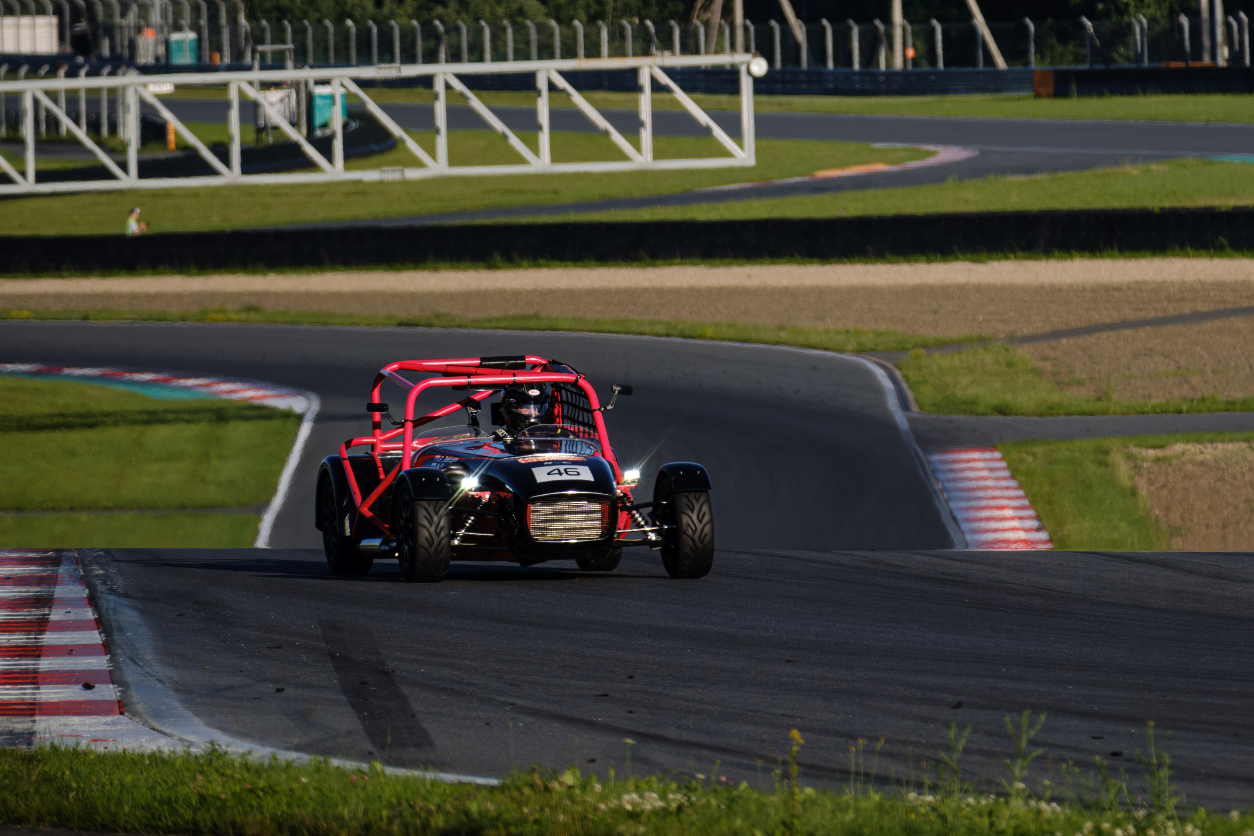Российская серия гонок на выносливость. Авто и мотоспорт — фотограф Антон Медведев iCoguar