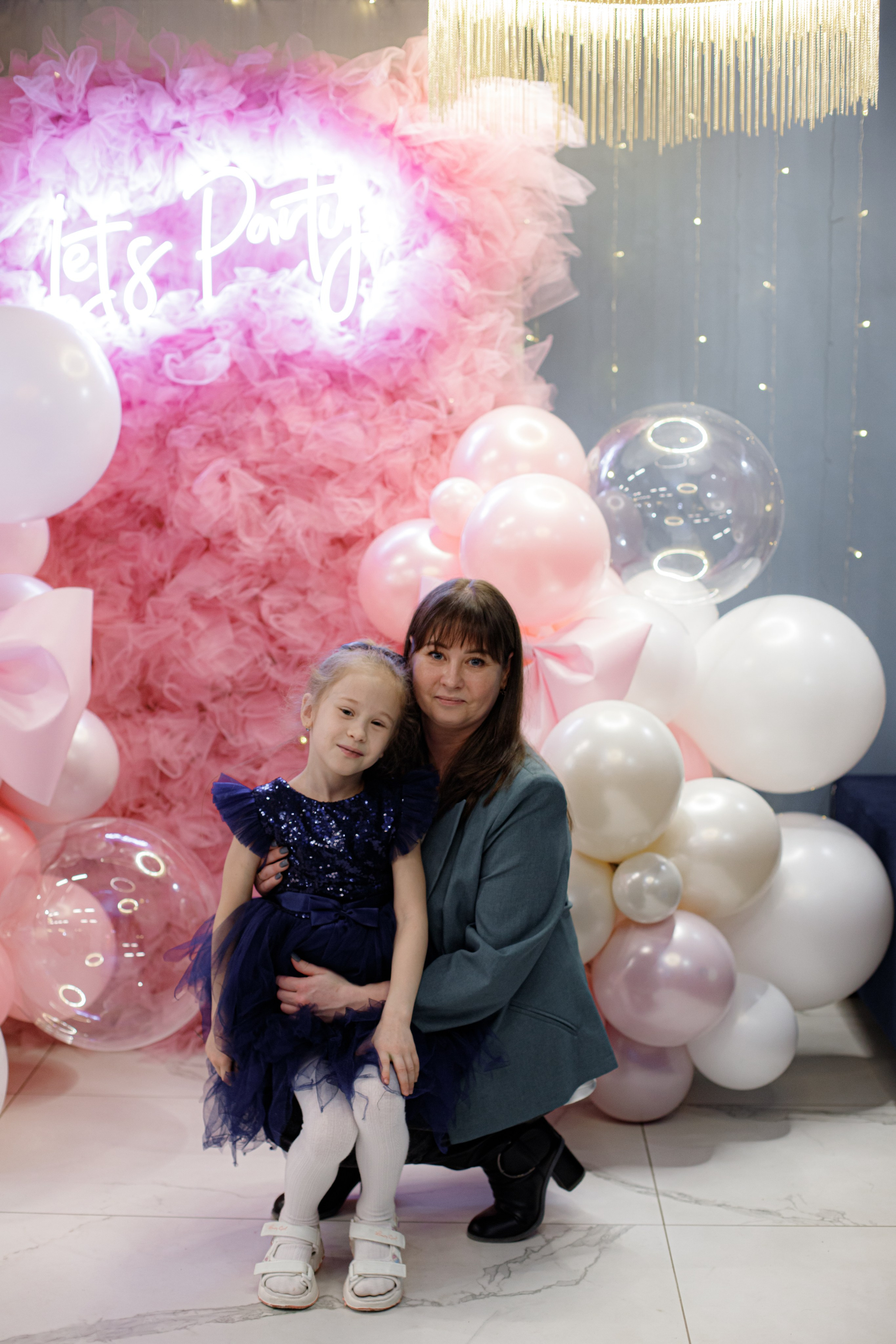 ASIA'S BIRTHDAY PARTY. Photokarish