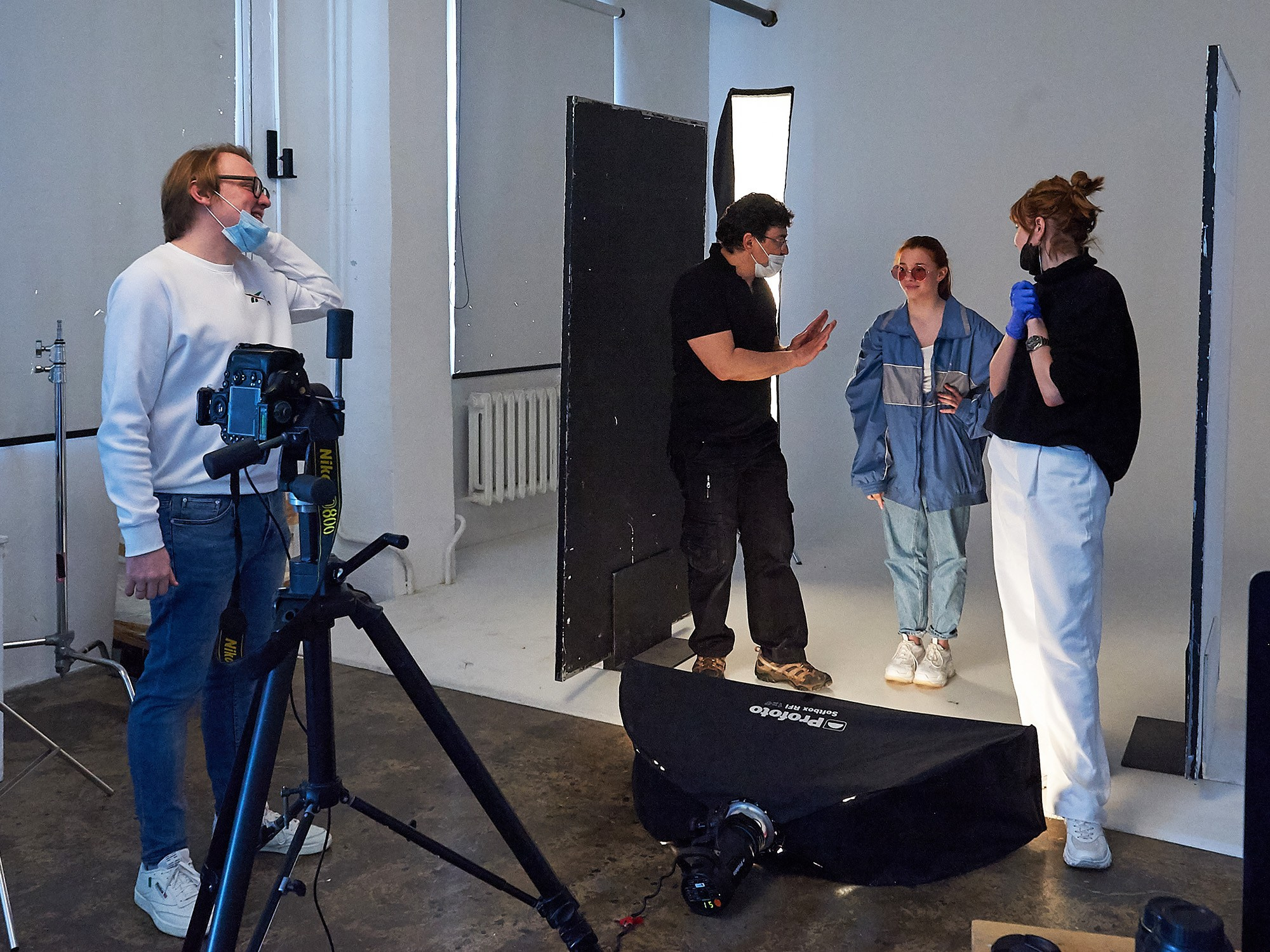 BACKSTAGE. Www.apowerstudio.com