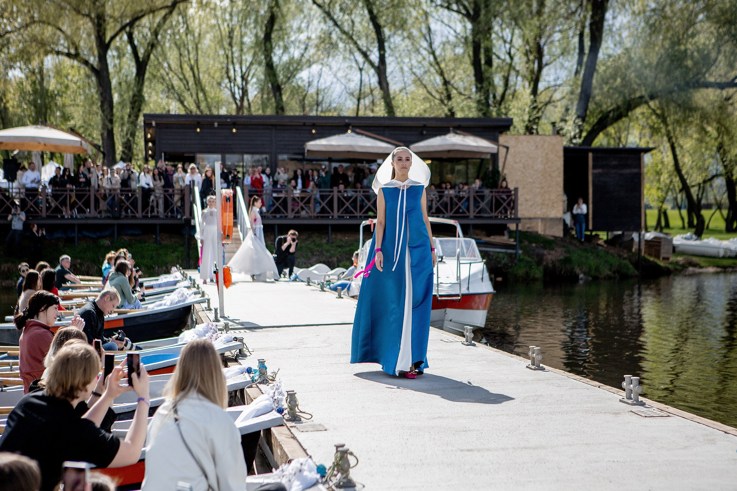 Показ на воде. Свадебный и портретный фотограф Москва