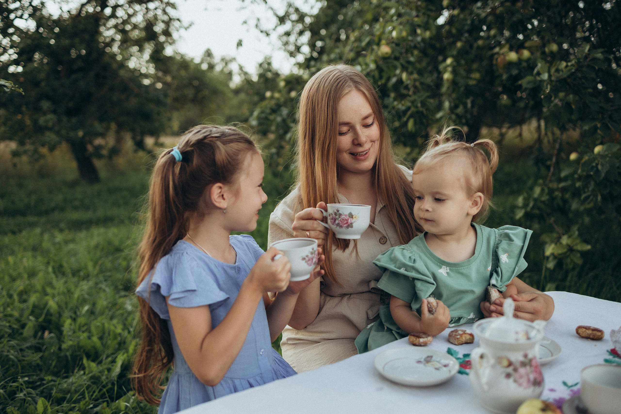 Чаепитие в саду. Фотограф Елена Рябцева