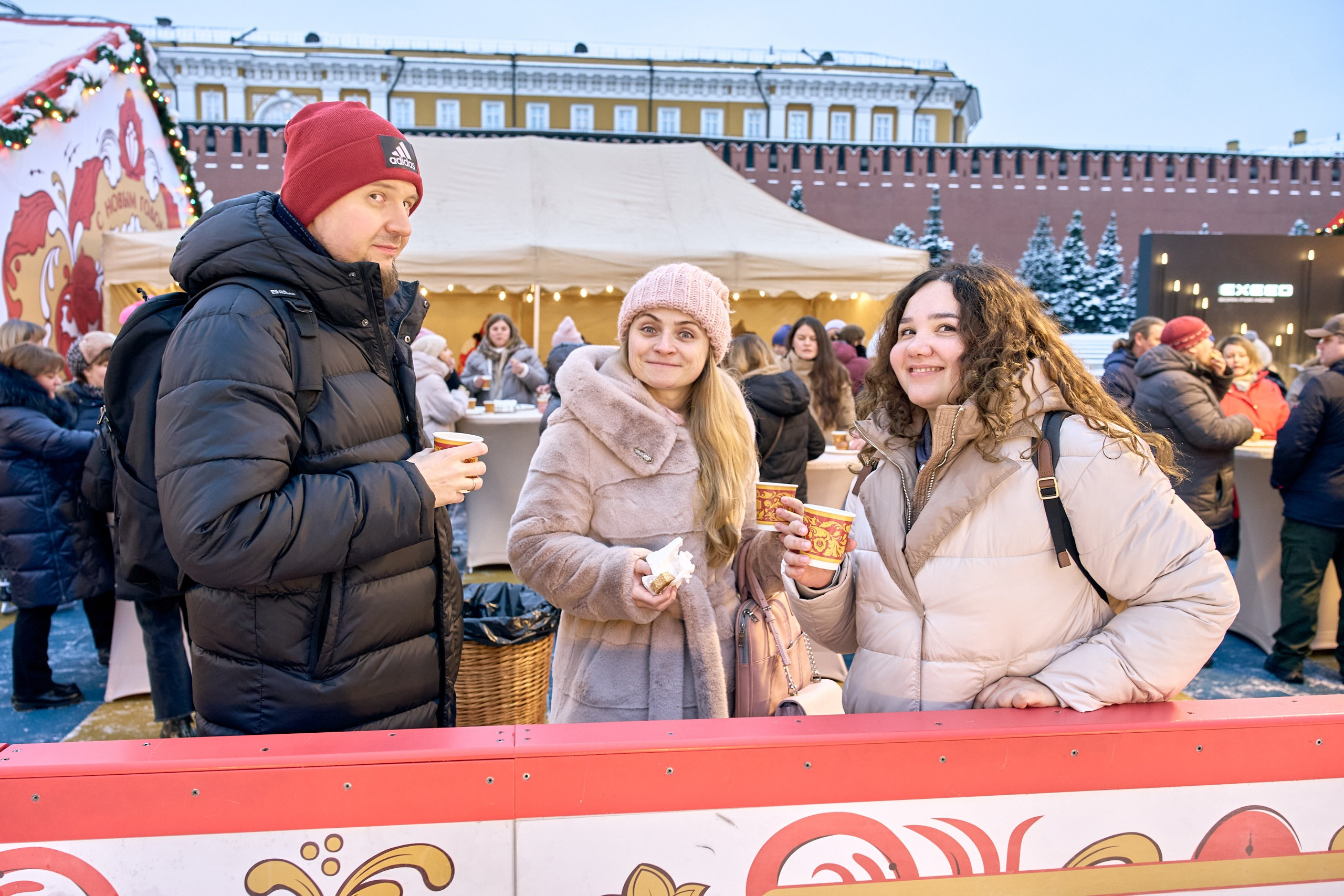 Корпоратив Avon на катке ГУМ. Контент-фотограф в Москве Тима Забабурин