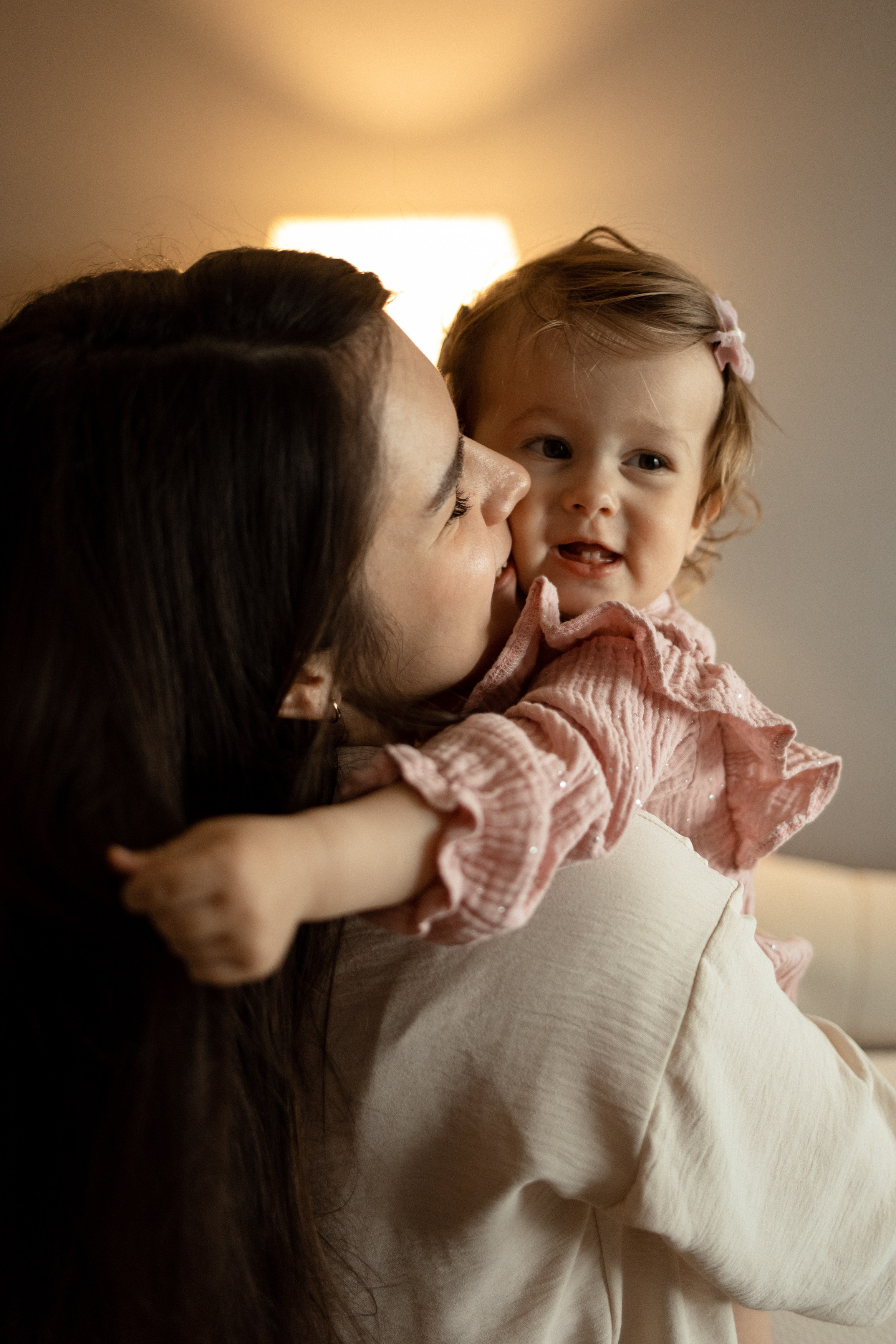 Домашняя фотосессия мама и дочка. Семейный фотограф Челябинск