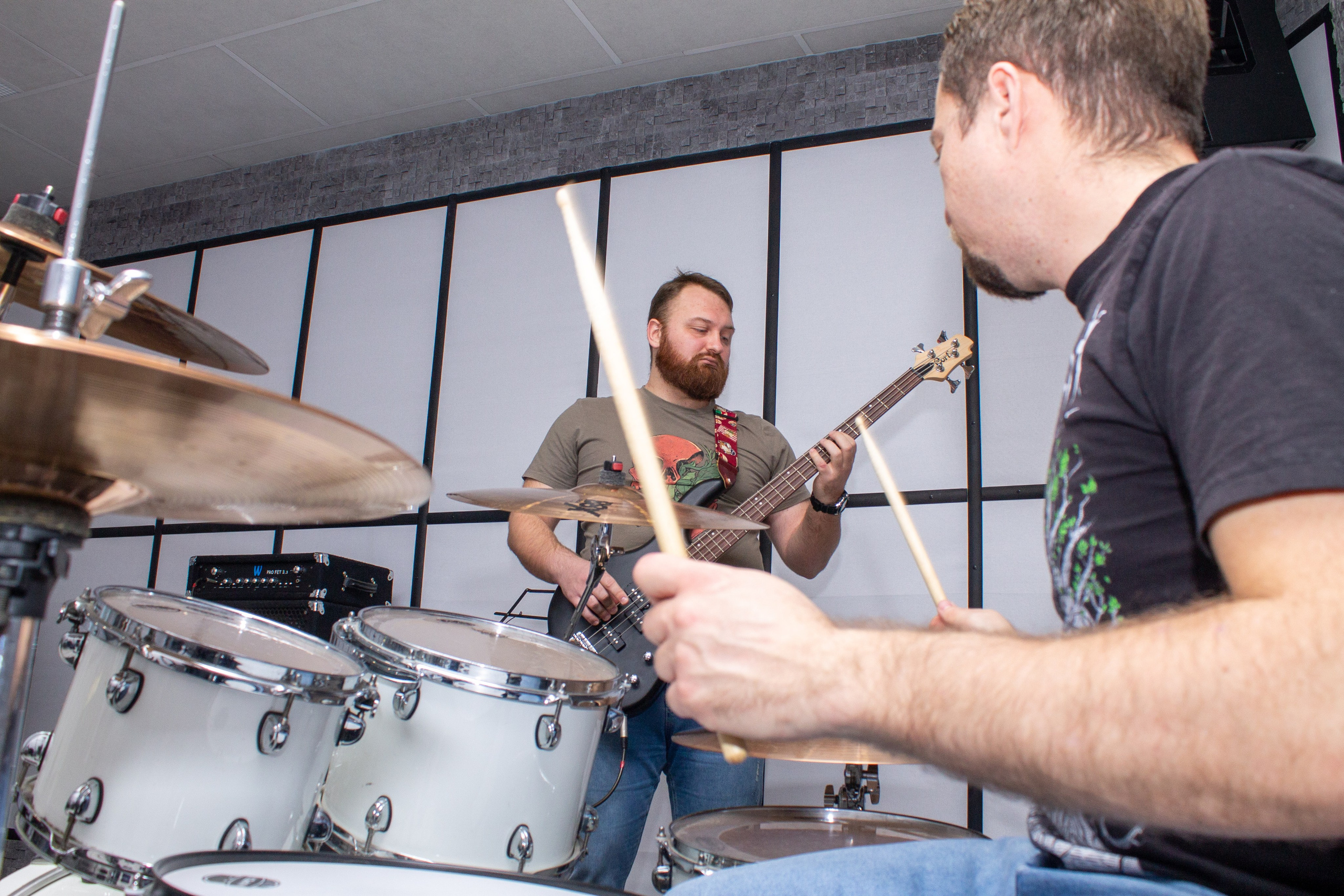 Репетиция музыкальной группы в студии звукозаписи. Фотограф в Анапе Олег Зекерьяев