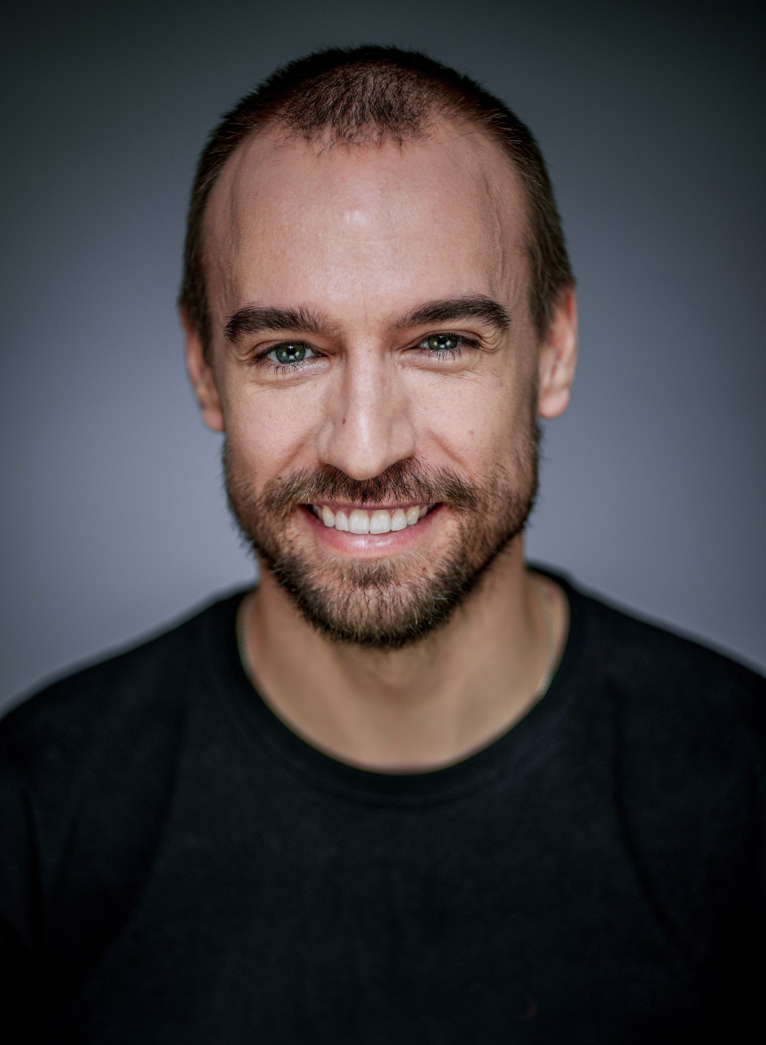 Актёр Пётр Романов. Портретная съемка в Москве, студийный фотограф Игорь Фомин