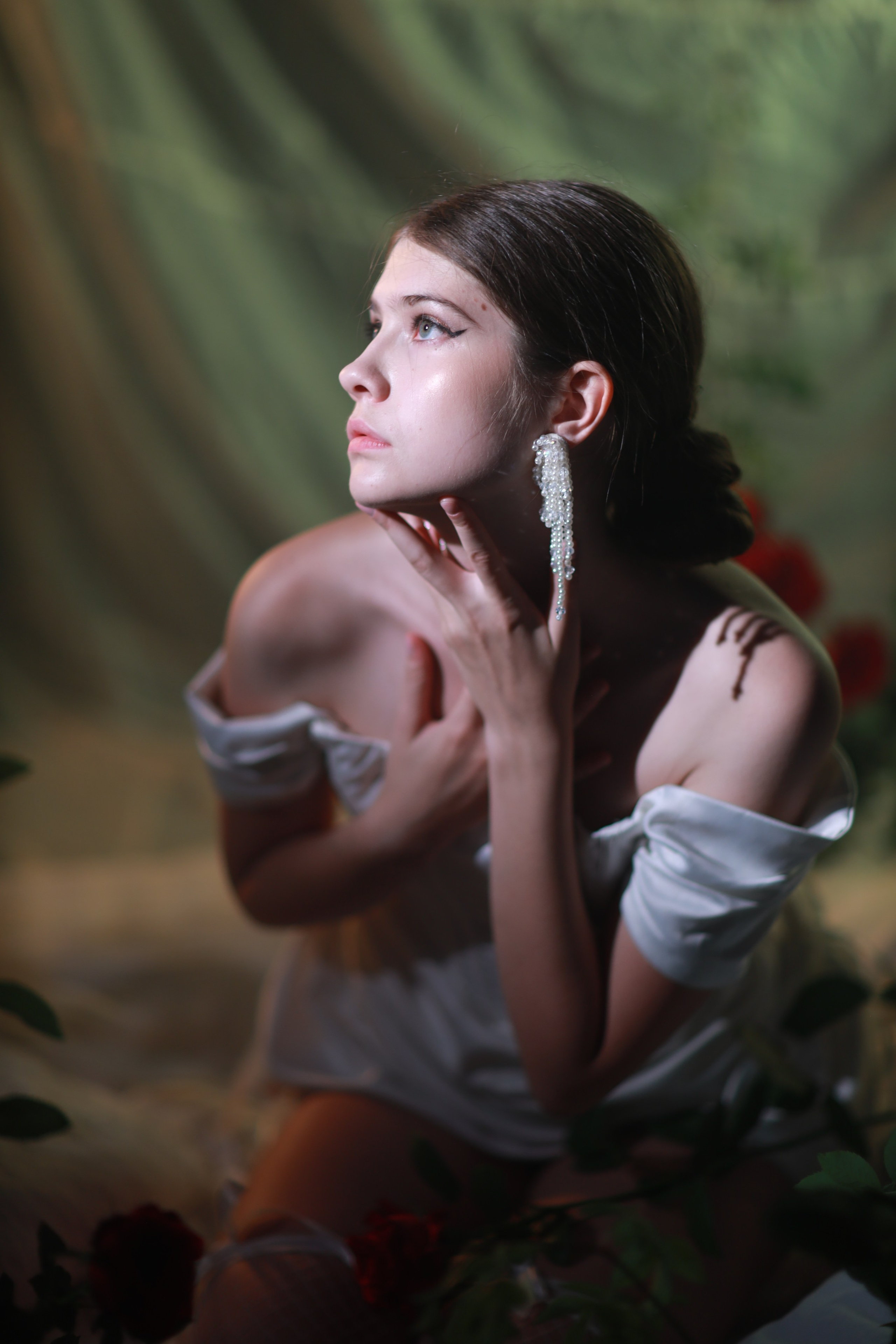 Розы и белое платье. Съемка в студии под ваш запрос, студийные съемки, фотографии архитектурных объектов — Александр Евстигнеев — фотограф Москва