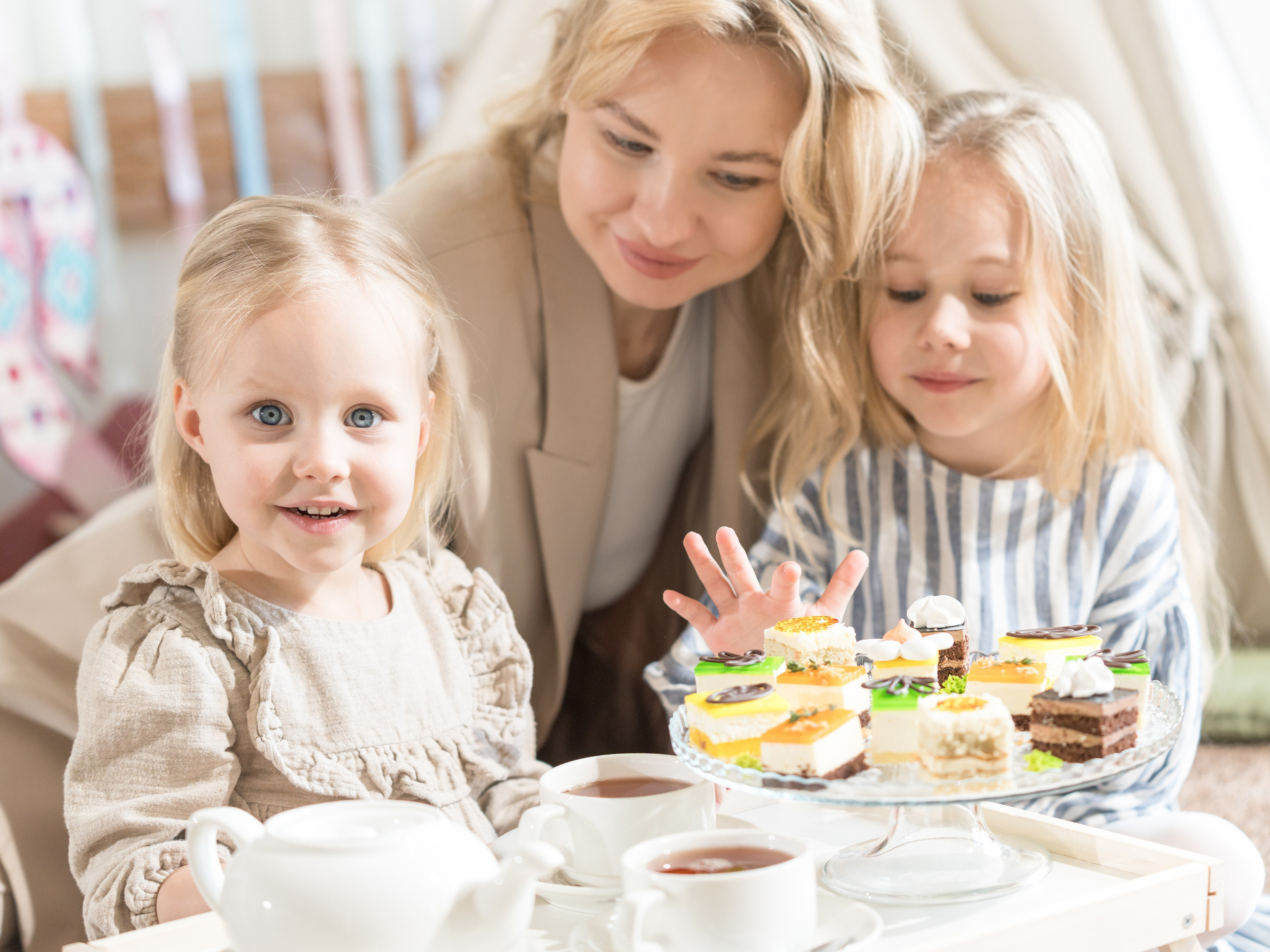 Детская фотосессия: Анна и Катя. Репортажный фотограф в Красной Поляне и Сочи Павлюченко Екатерина