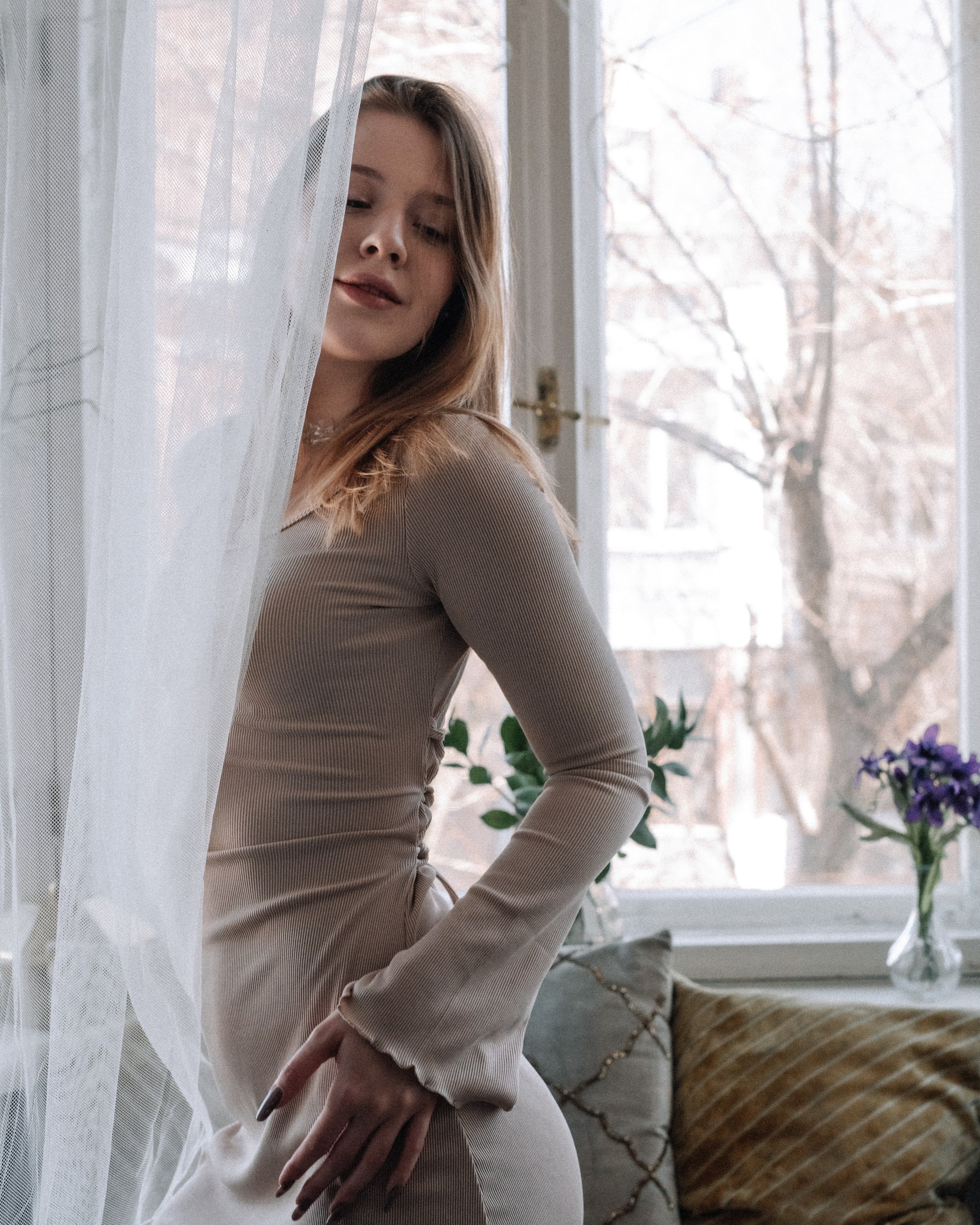 Саша. Женский фотограф. Создатель украшений ручной работы. Модель