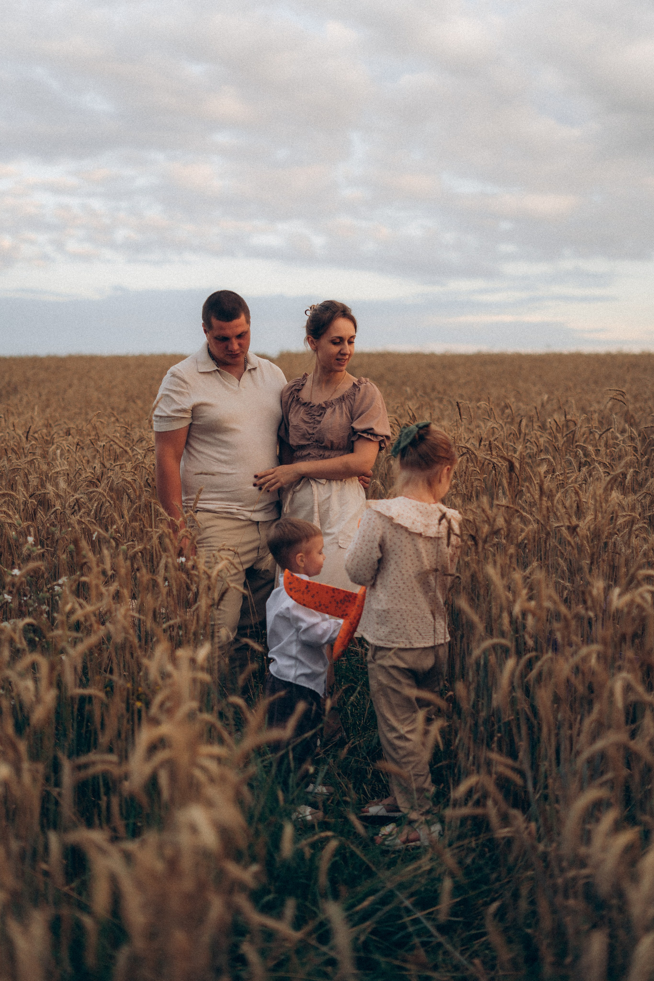 Алёна и семья. Фотограф Торопец Кристина Абрамова Kanwellia photography