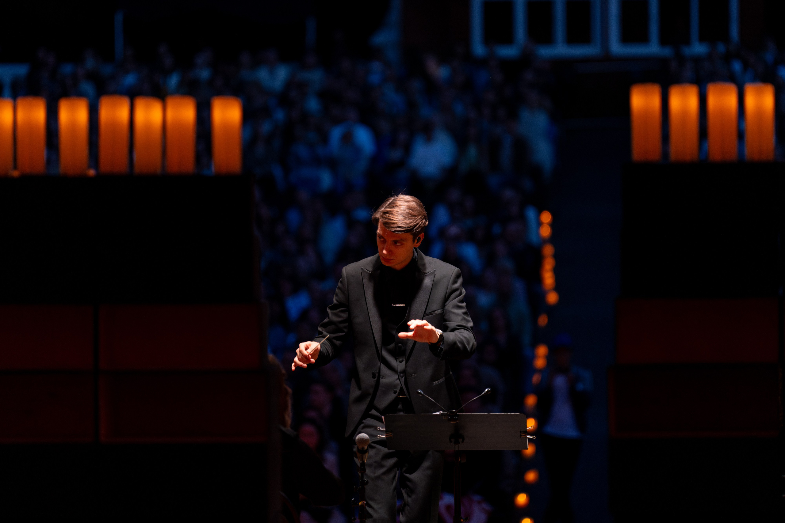 Симфонический оркестр Lumisfera при свечах. Фотограф Никита Комаров