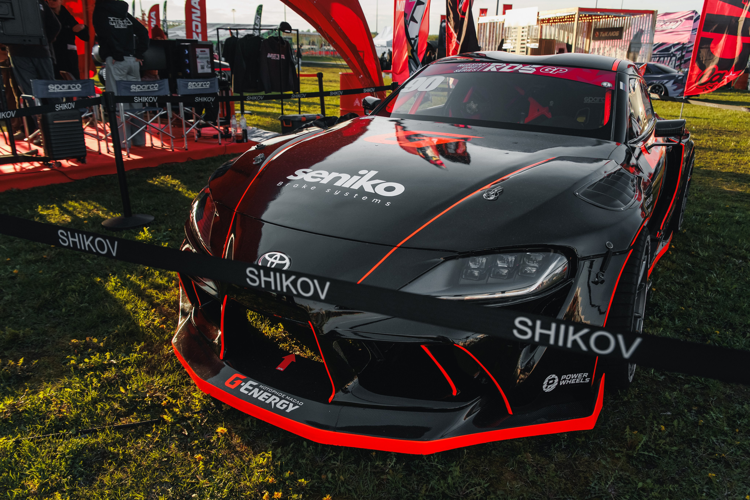 Выставка и дрифт машин. Репортажный фотограф. Москва. Алина Ланская