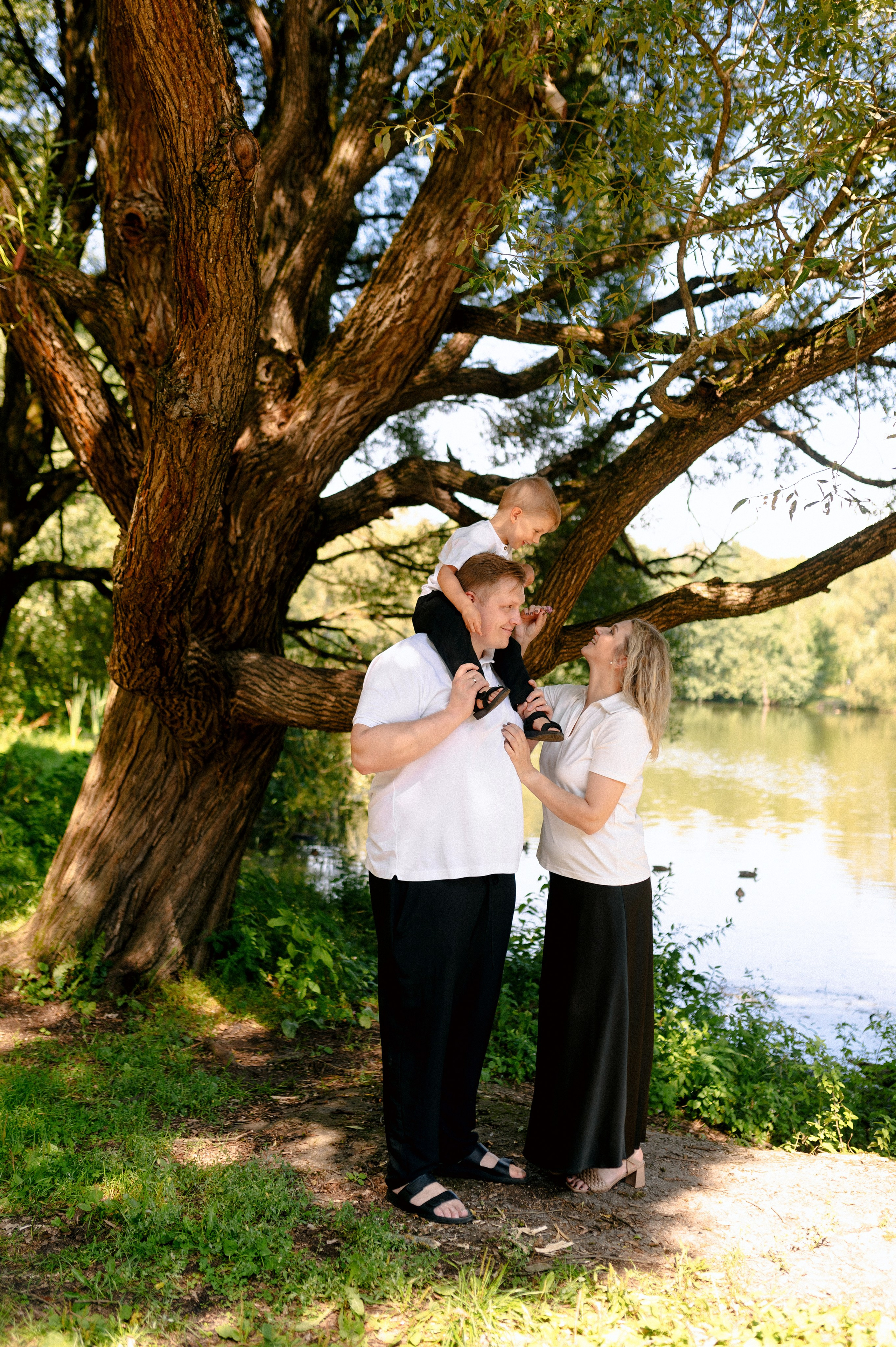 НА ДЕРЕВО ЗАЛЕЗУ. Шашкова Вероника / Свадебный и семейный фотограф Москва и Ярославль
