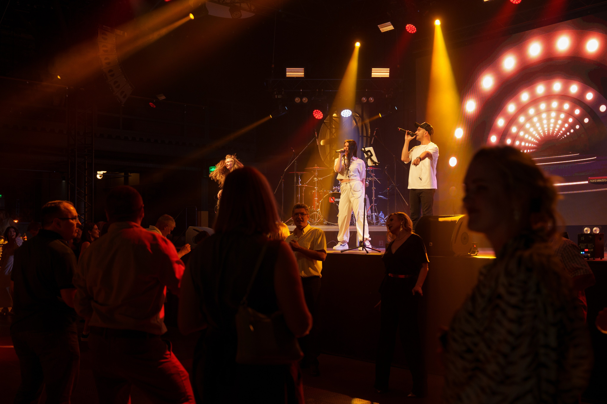 Выпускной Гимназия 7. Свадебный и репортажный фотограф Элина Козырьянова