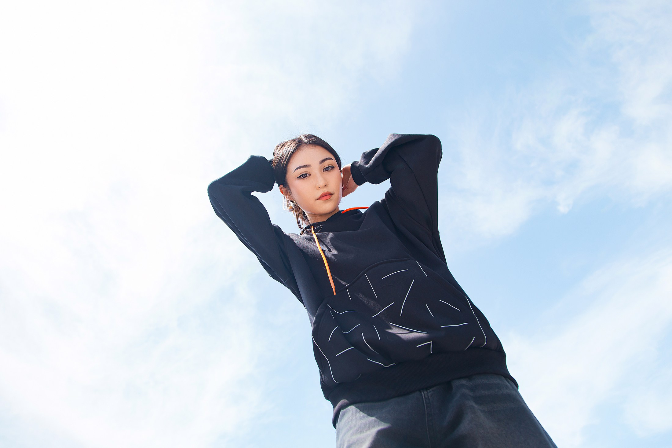 ZEEKR MERCH. Рекламный и портретный фотограф в Алматы — Серекпаев Танирхан