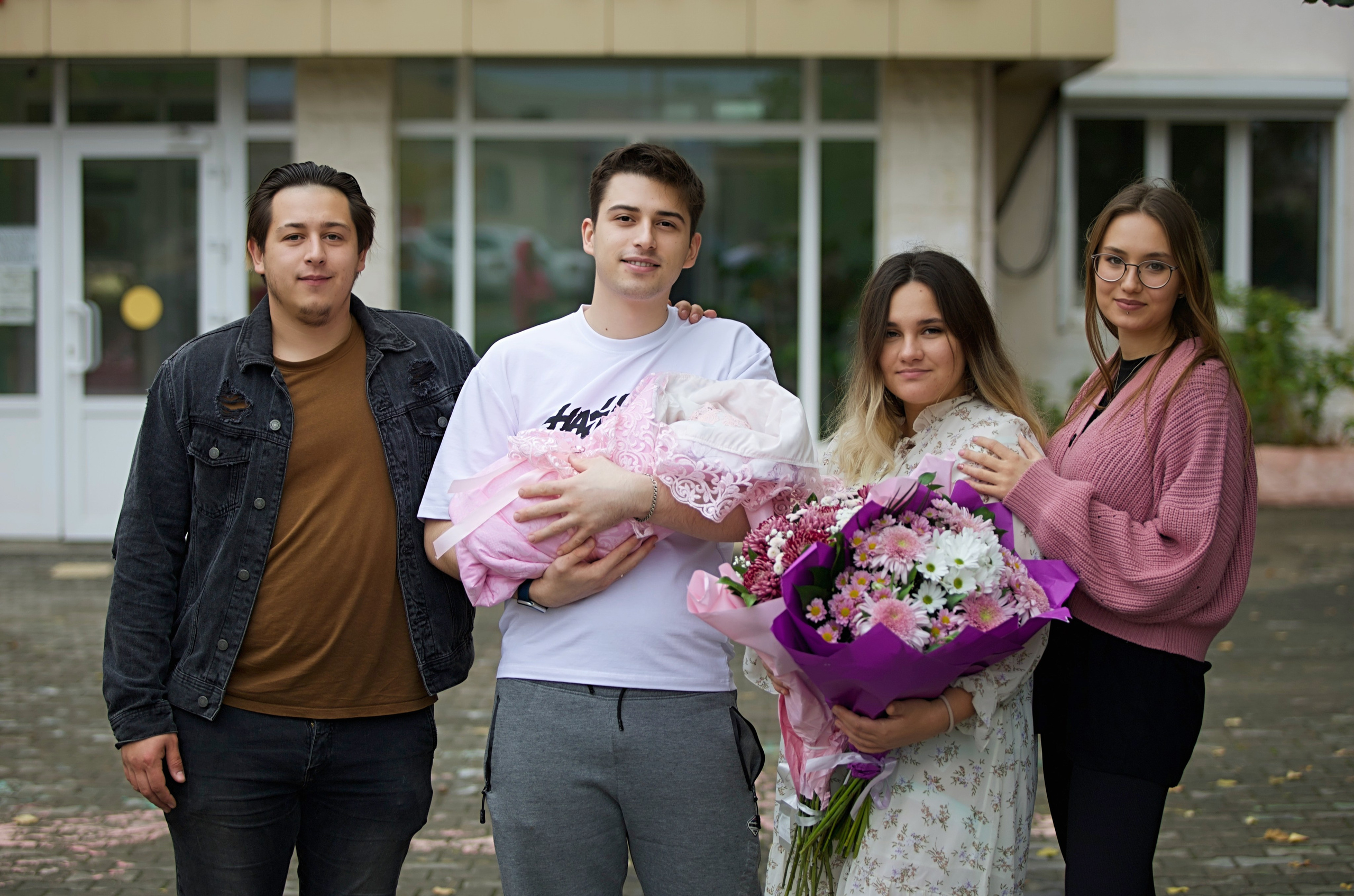 Выписка Аня и Давид. Репортажный фотограф Анапа