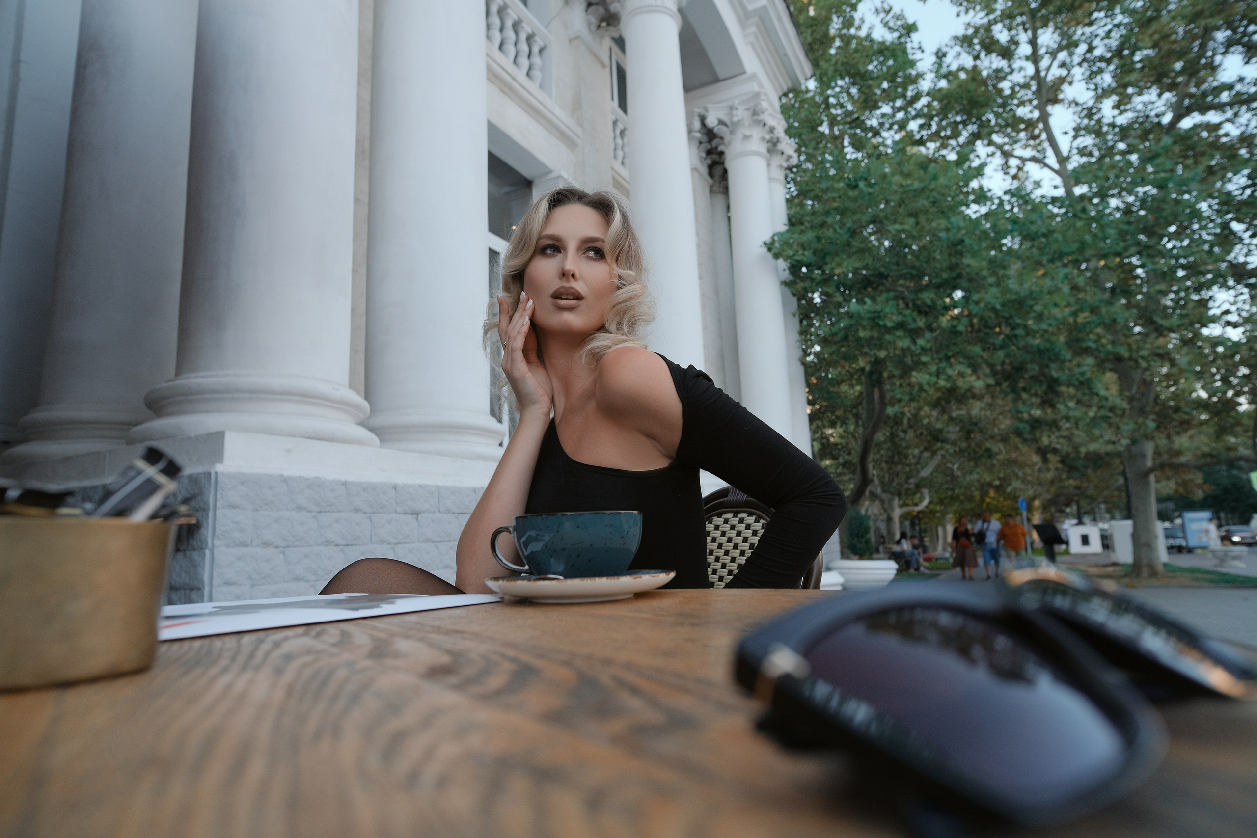 Дарья в центре города и осеннем лесу. Профессиональная фотосъемка в Крыму. Натуральные эмоции и живые кадры. Забронируйте дату прямо сейчас!