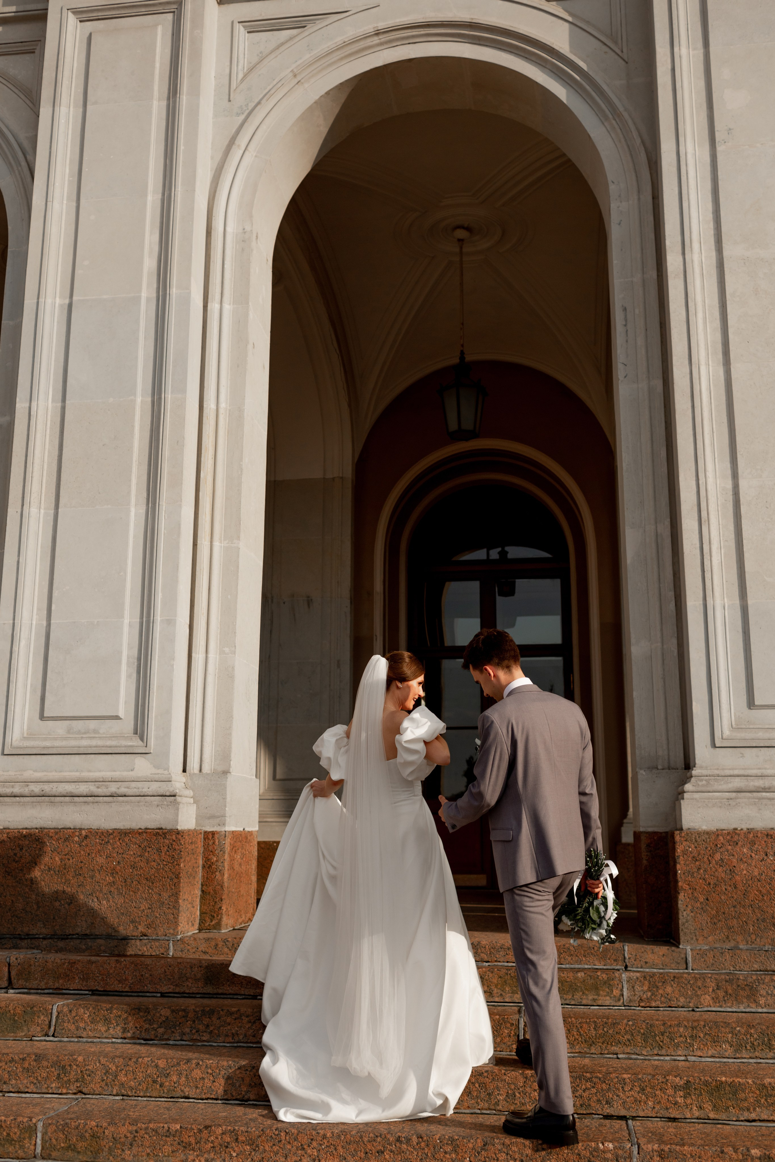 Свадебная фотопрогулка в Санкт-Петербурге. Свадебный фотограф Кирилл Белый