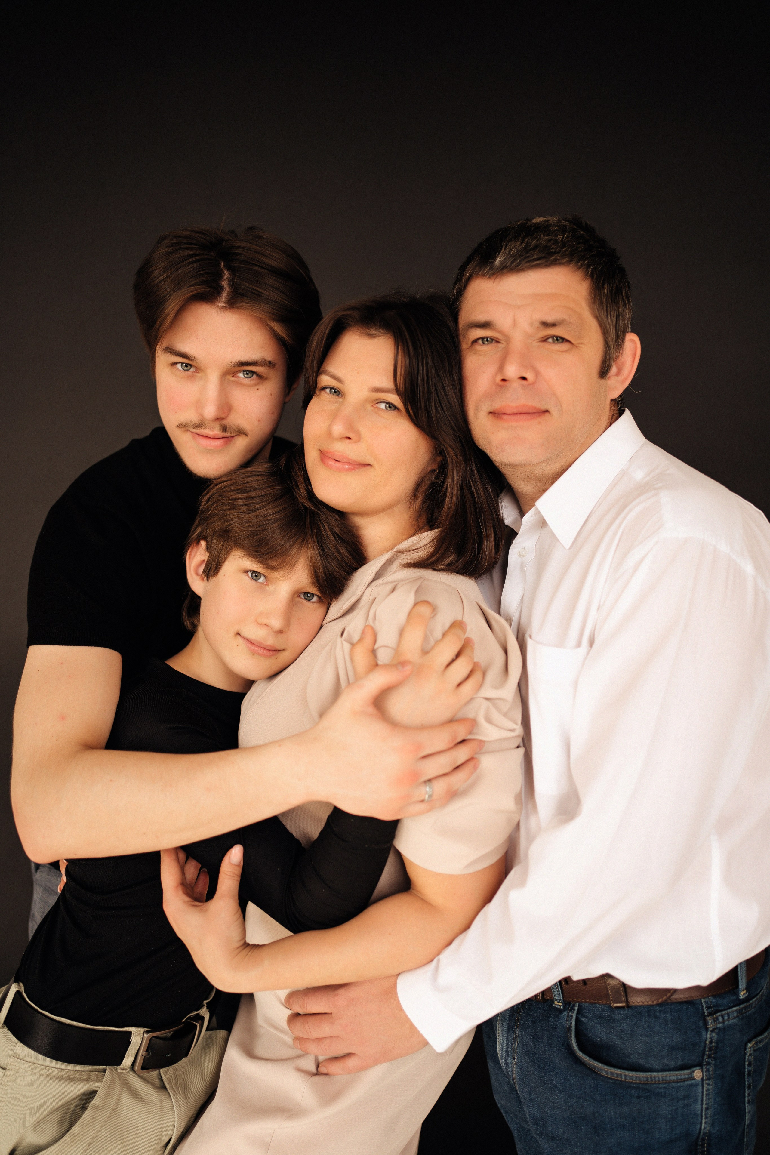 Семья в студии