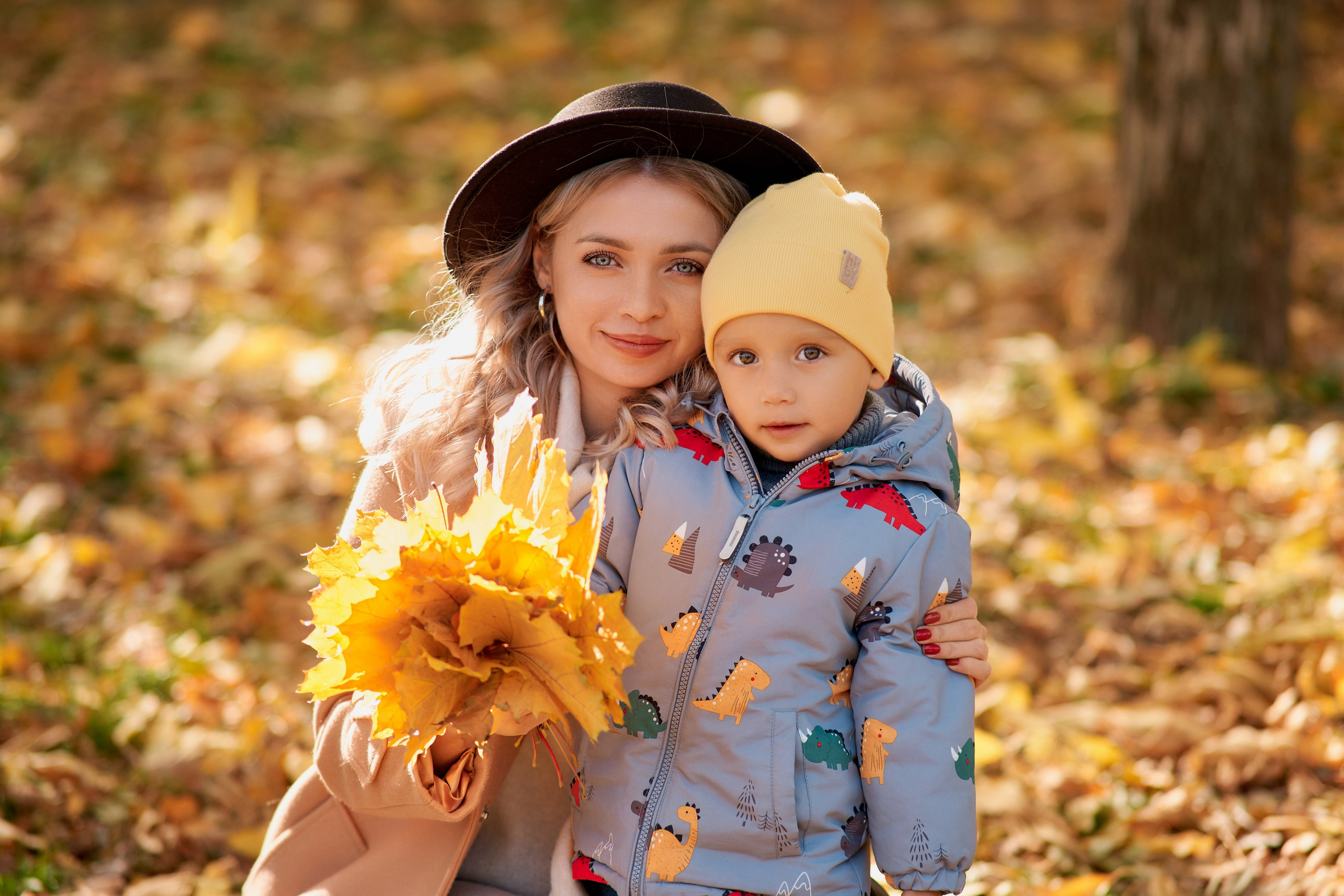 Осенняя прогулка мамы с сыном. Фотограф Таганрог Анна Трайжон