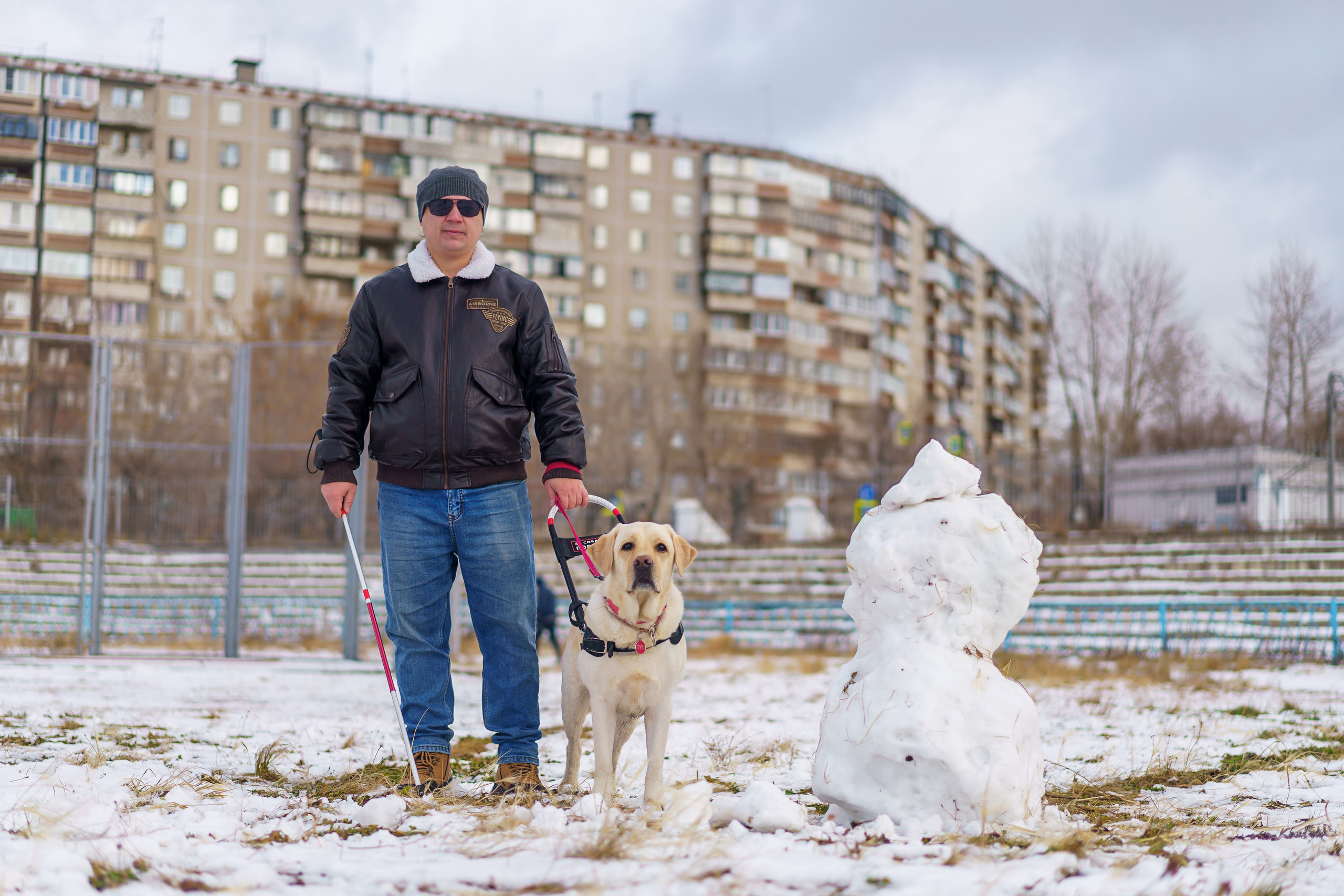 Юрий и собака-поводырь Ямал. Фотограф Челябинск · Ольга Серебрякова