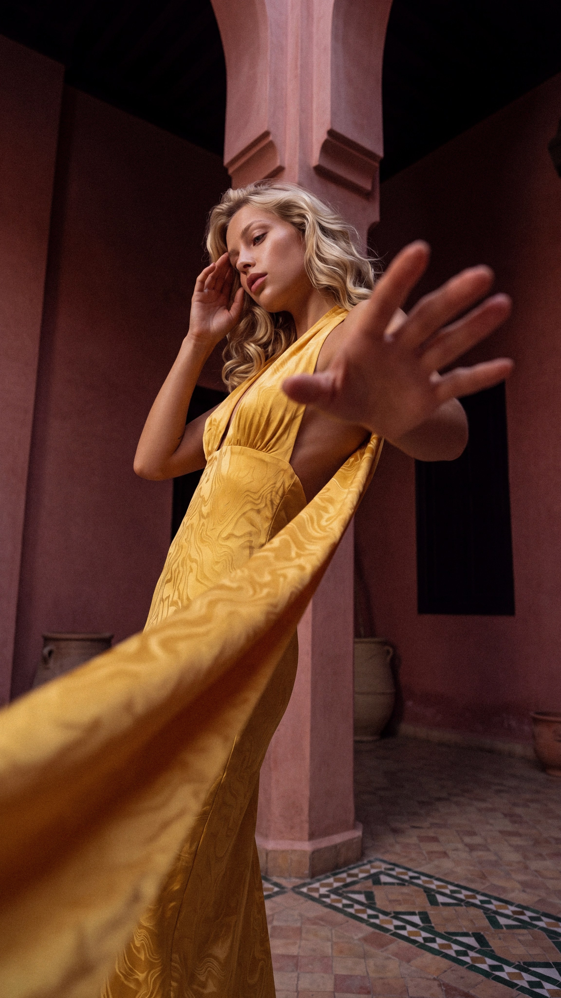 Fashion. AI-креатор, графический дизайнер Мария Алешина