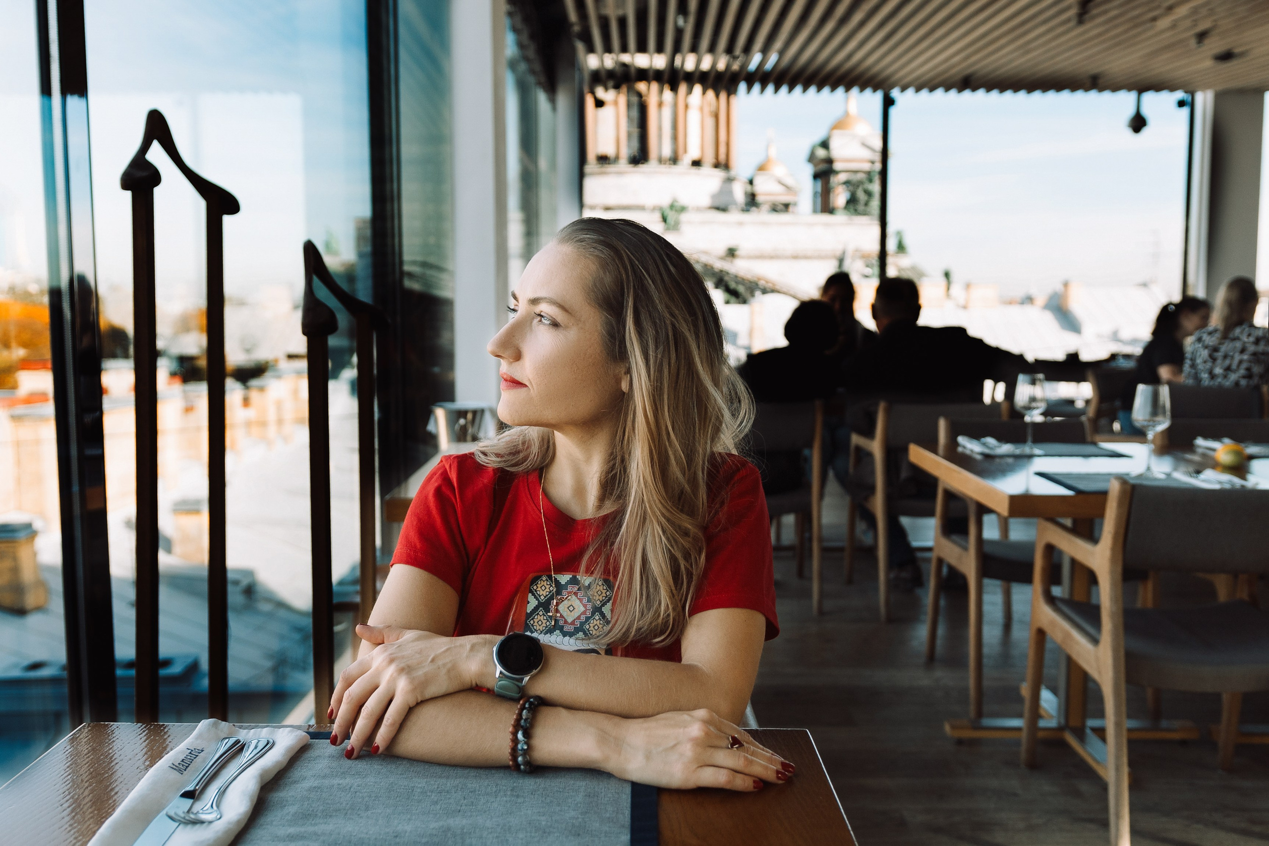 Наташа в Зазеркалье. Зеркальный дворик. Портфолио