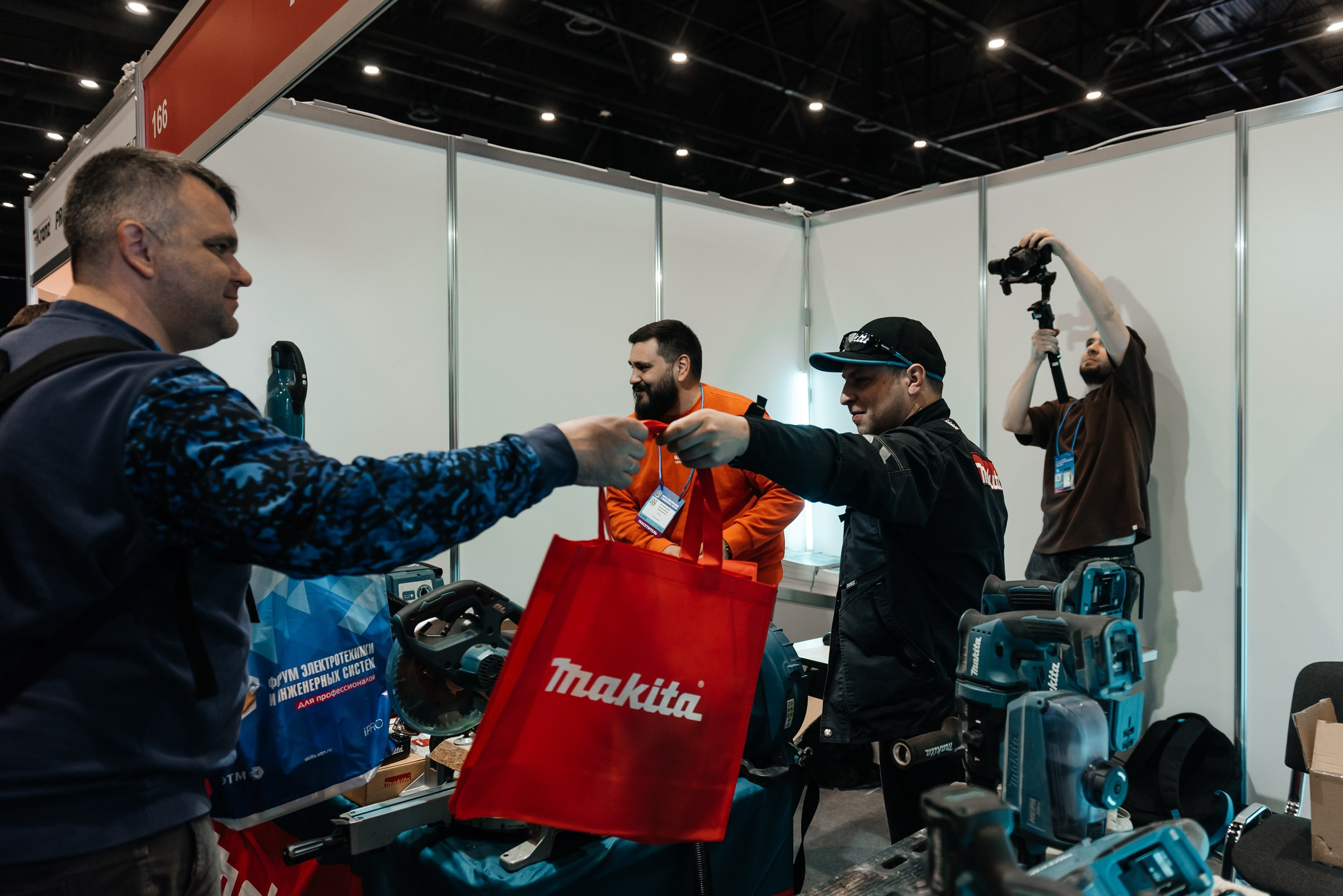 Репортажная съёмка на форуме ЭТМ. Свадебный фотограф в Санкт-Петербурге Венера Ахметова