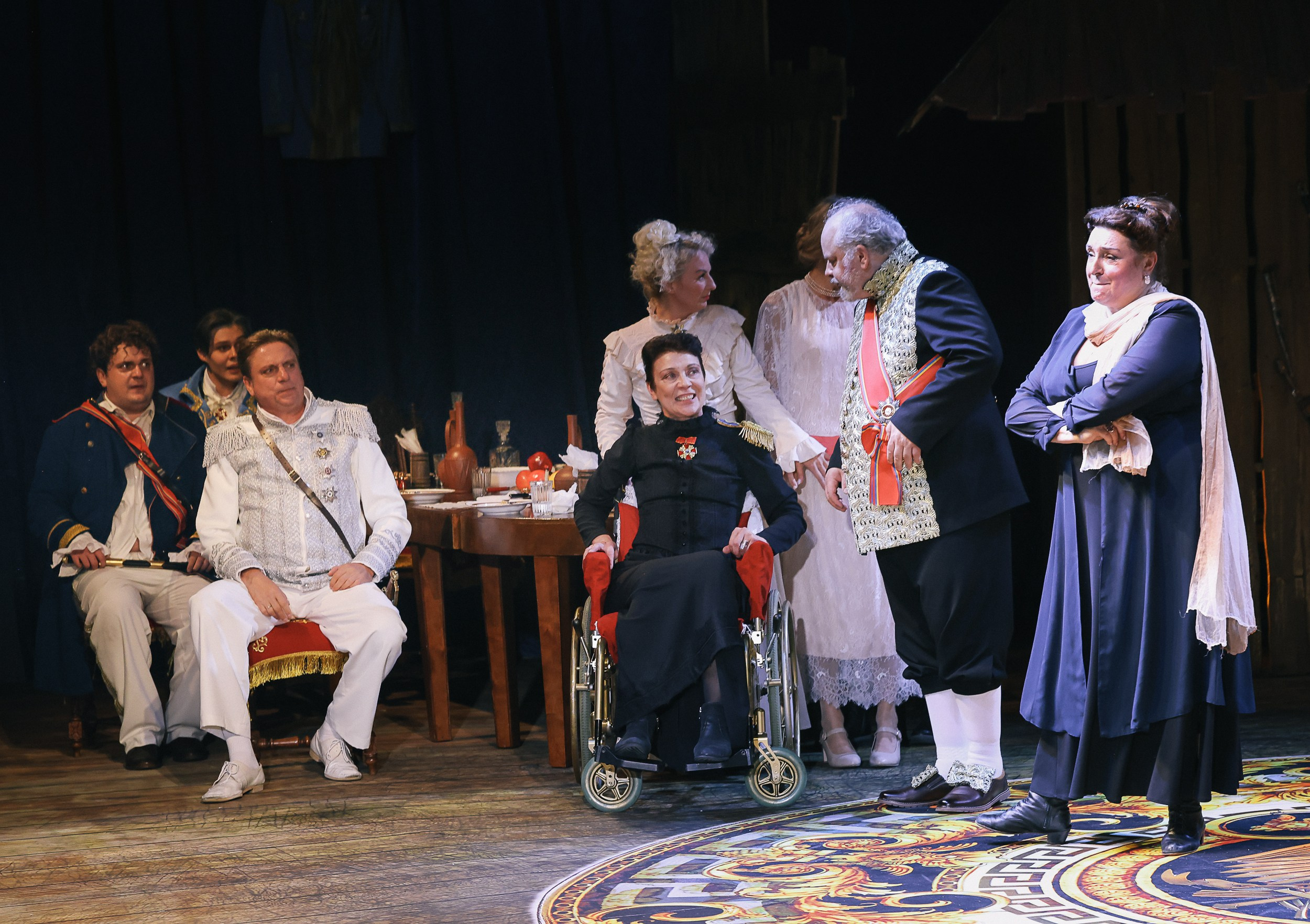 Весёлая женщина. Театр Эрмитаж. Репортажный, архитектурный, театральный и файн-арт фотограф Лена Мельникова в Москве