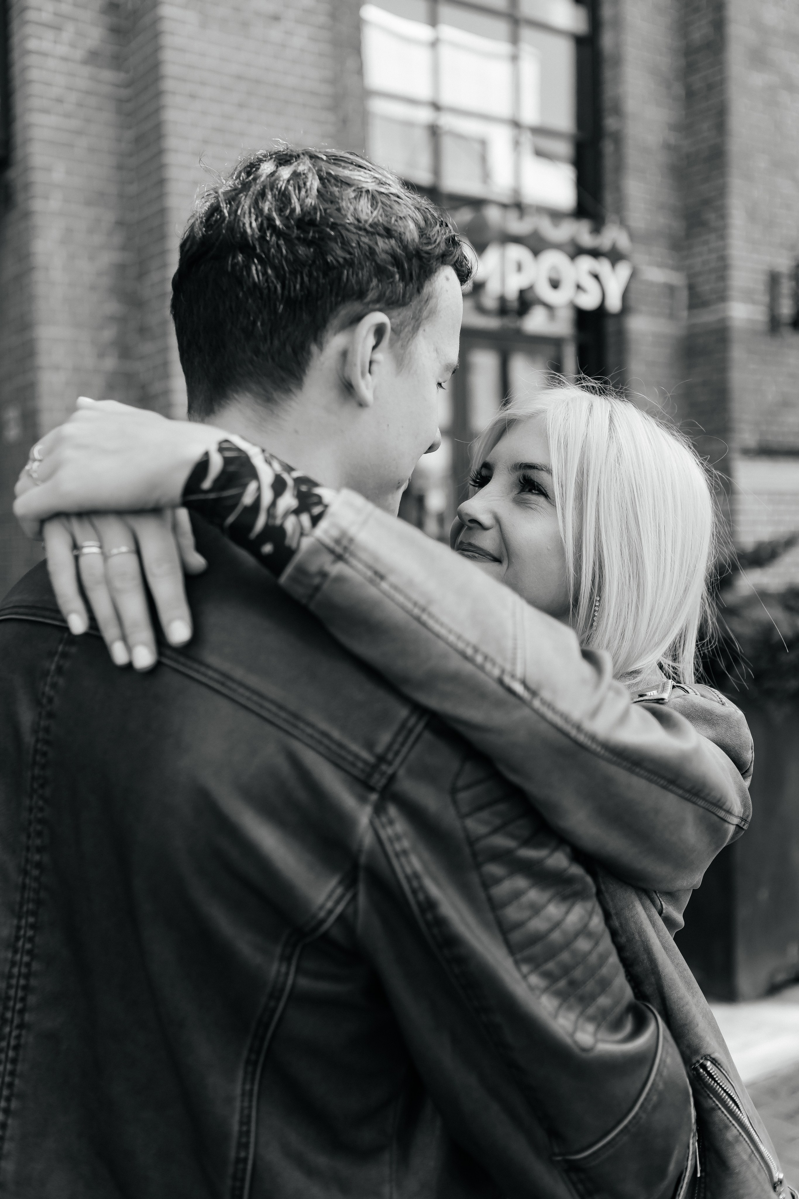 Фотопрогулка влюбленных среди современной архитектуры завода «Арма». Свадебный фотограф в Москве