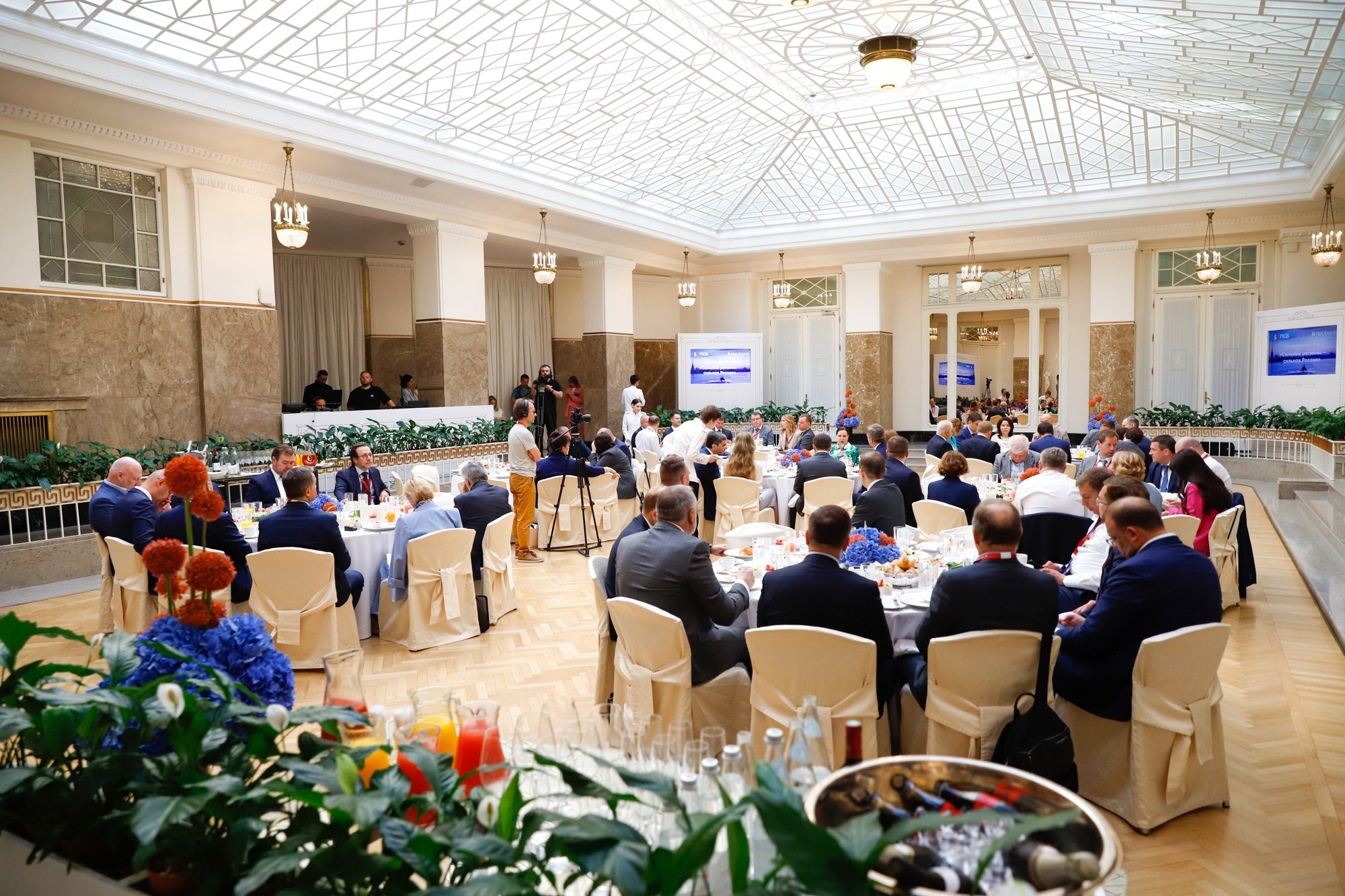 Бизнес-завтрак ПСБ в рамках ПМЭФ. Фотограф Дарья Попова