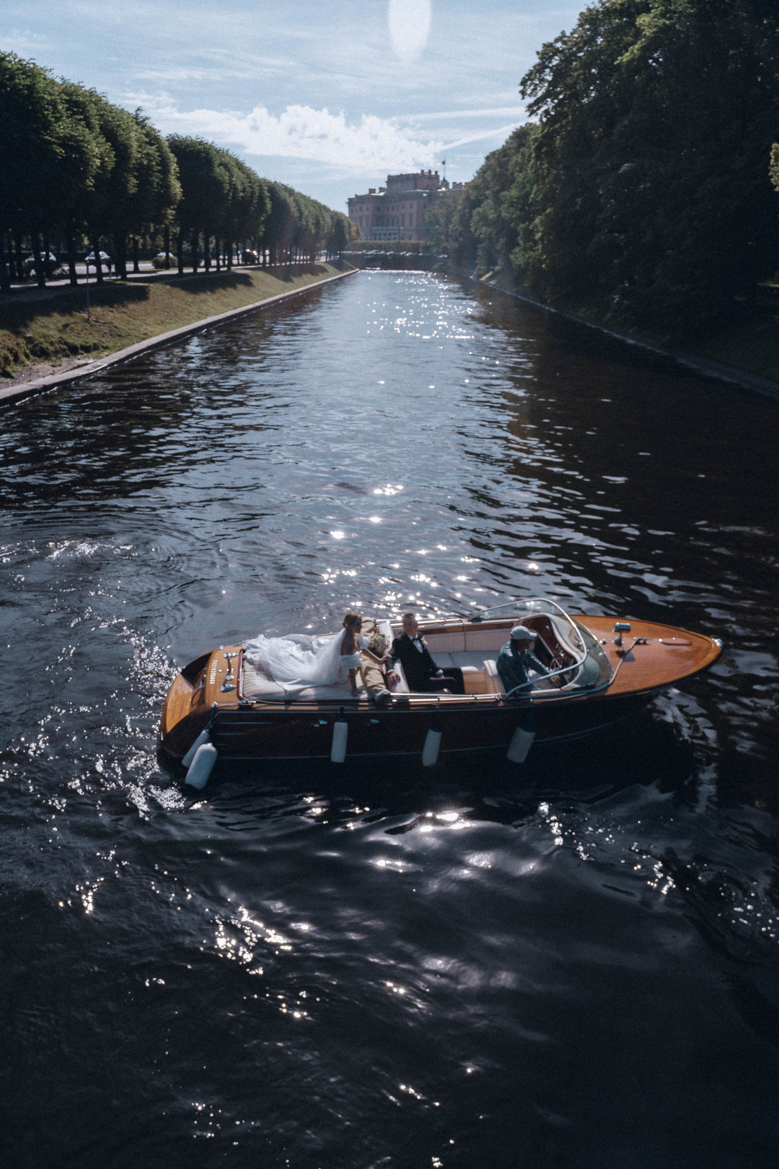 СВАДЕНБНАЯ СЬЕМКА НА КАТЕРЕ ПО КАНАЛАМ САНКТ-ПЕТЕРБУРГА И В АКВАТОРИИ НЕВЫ. Профессиональный фотограф, Санкт-Петербург — Виктория Богомолова