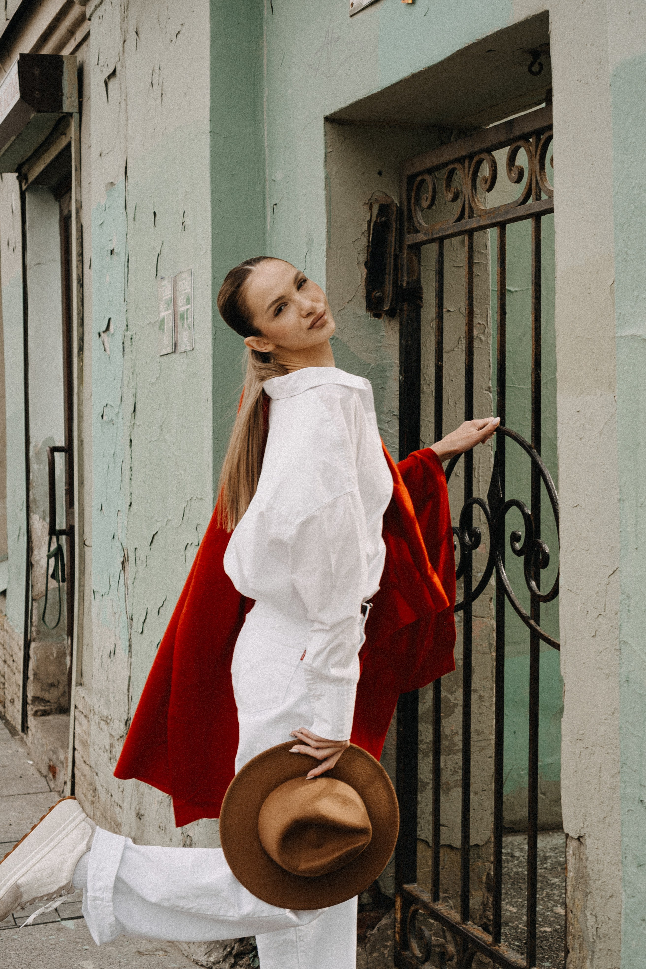 МЫ ГУЛЯЛИ ПРО КРЫШАМ ПИТЕРА. Профессиональный фотограф, Санкт-Петербург — Виктория Богомолова