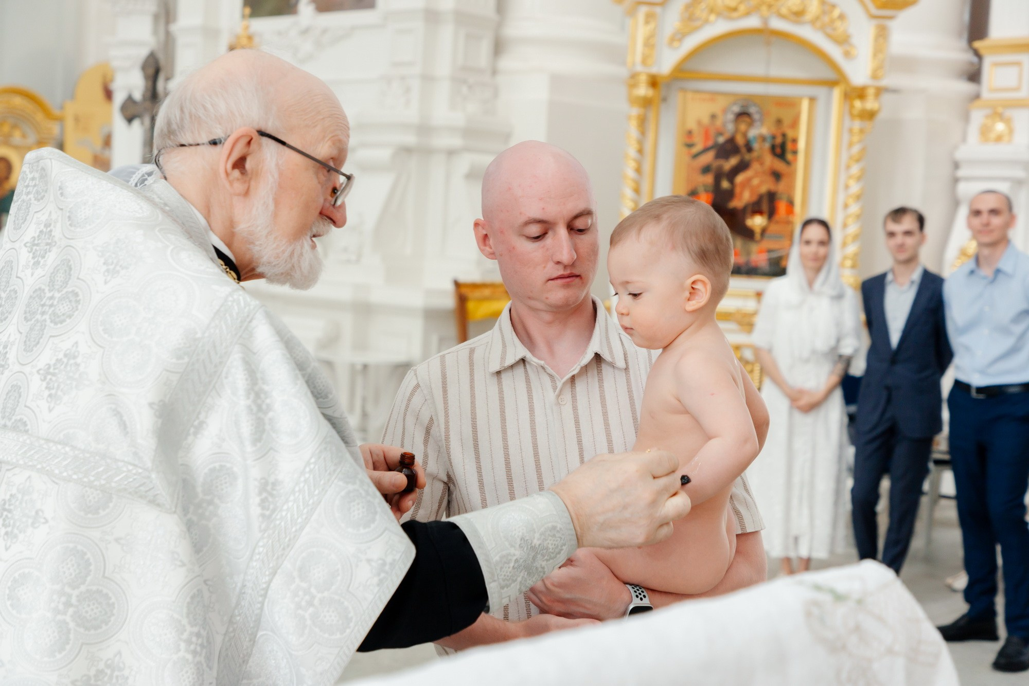 Крещение в Смольном соборе. Фотограф крещение венчание в Петербурге! Помогает подобрать храм и посоветовал душевного батюшку в СПб