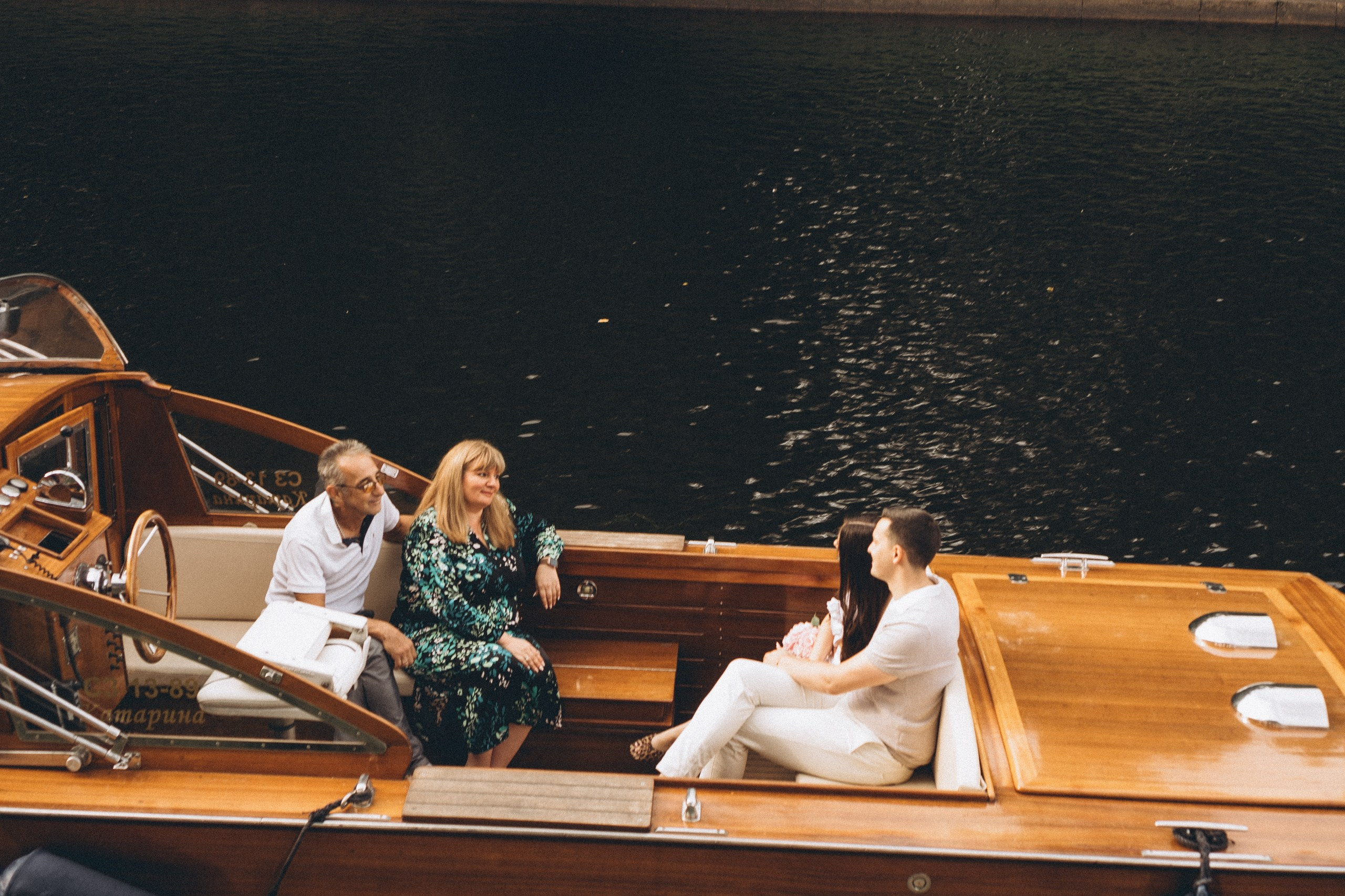 СВАДЕНБНАЯ СЬЕМКА НА КАТЕРЕ ПО КАНАЛАМ САНКТ-ПЕТЕРБУРГА И В АКВАТОРИИ НЕВЫ. Профессиональный фотограф, Санкт-Петербург — Виктория Богомолова
